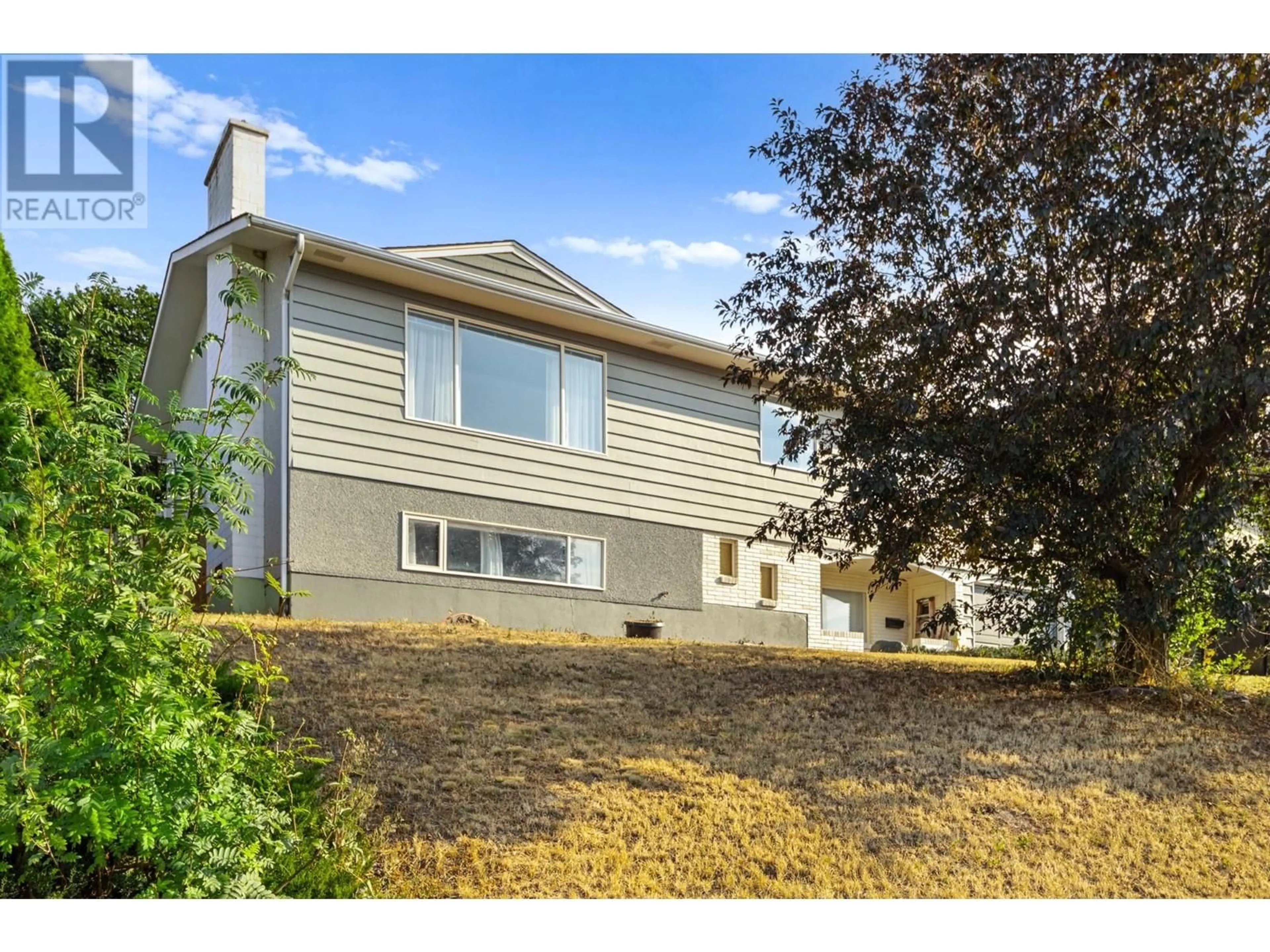 Frontside or backside of a home for 854 GLENEAGLES DRIVE, Kamloops British Columbia V2E1K3