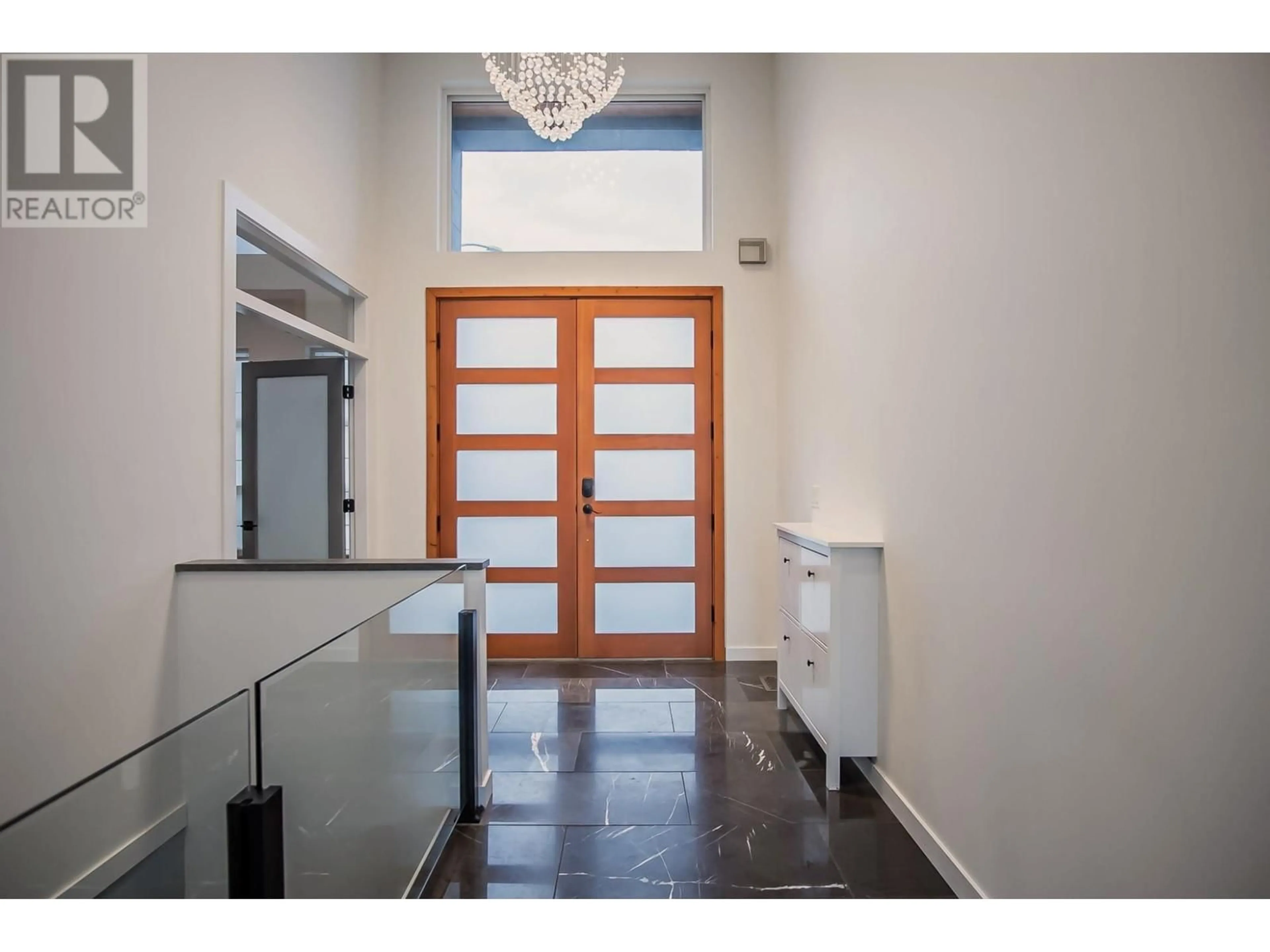 Indoor foyer for 2304 SADDLEBACK DRIVE, Kamloops British Columbia