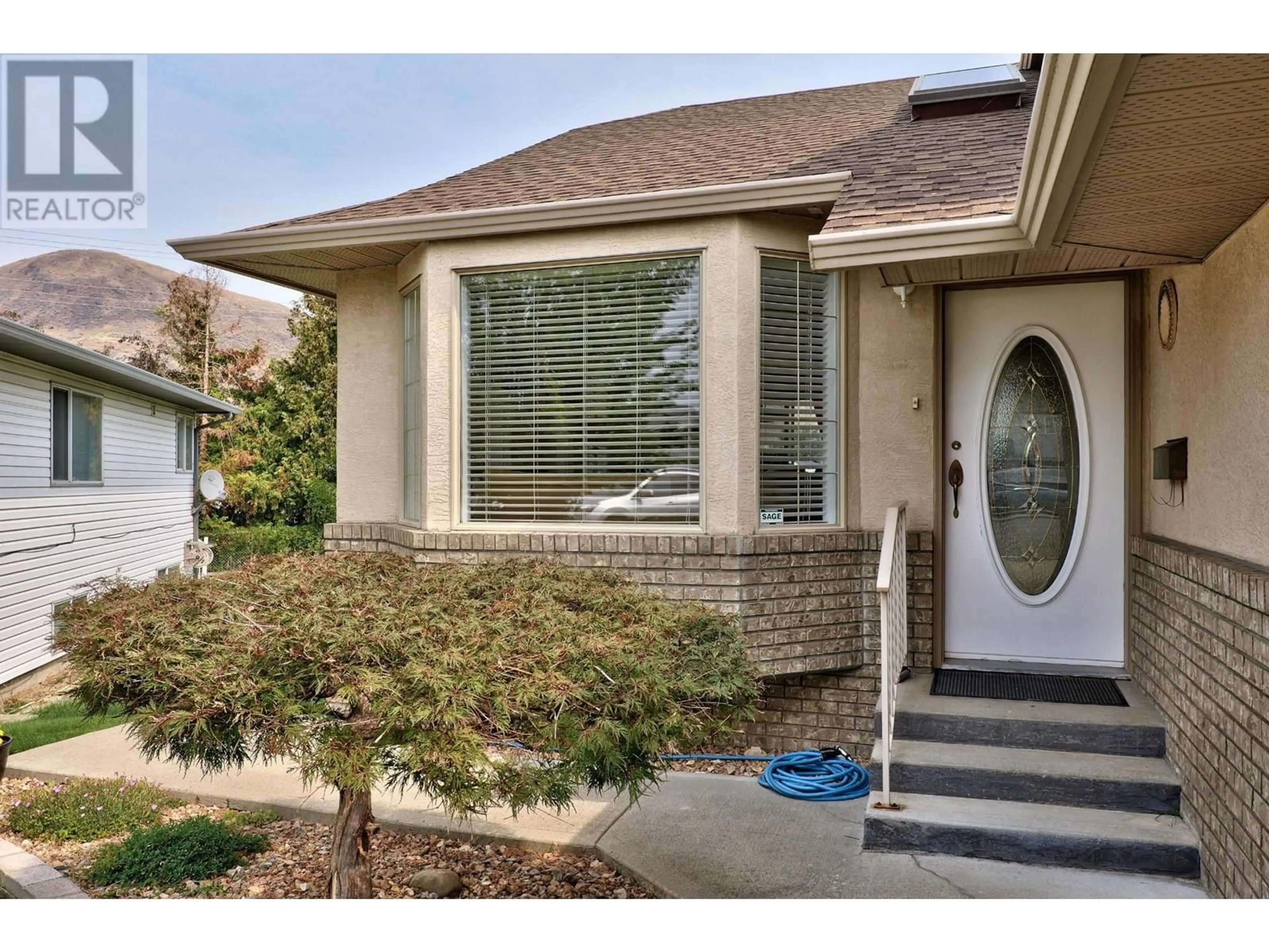 Frontside or backside of a home for 1095 LINCOLN CRT, Kamloops British Columbia V2B8L5