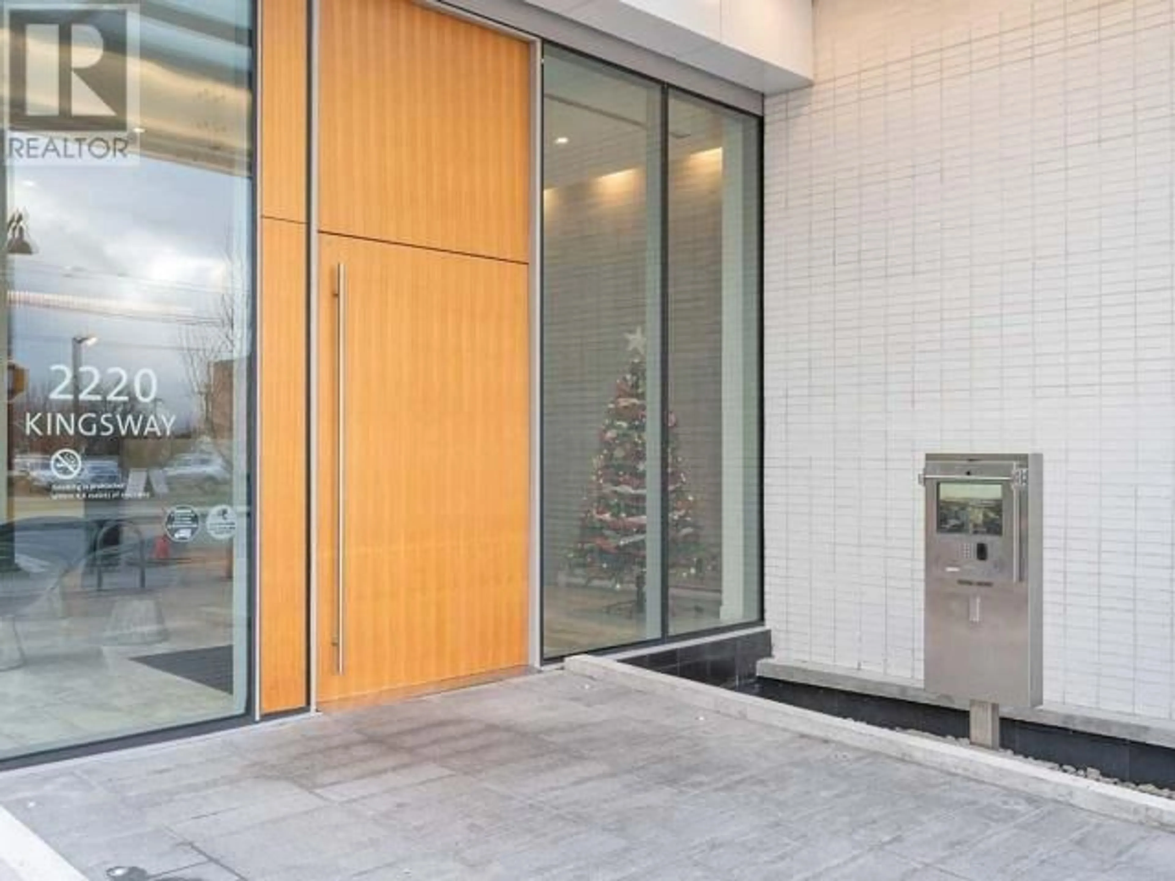 Indoor foyer for 620-2220 KINGSWAY, Out of Board Area British Columbia V5N2T7