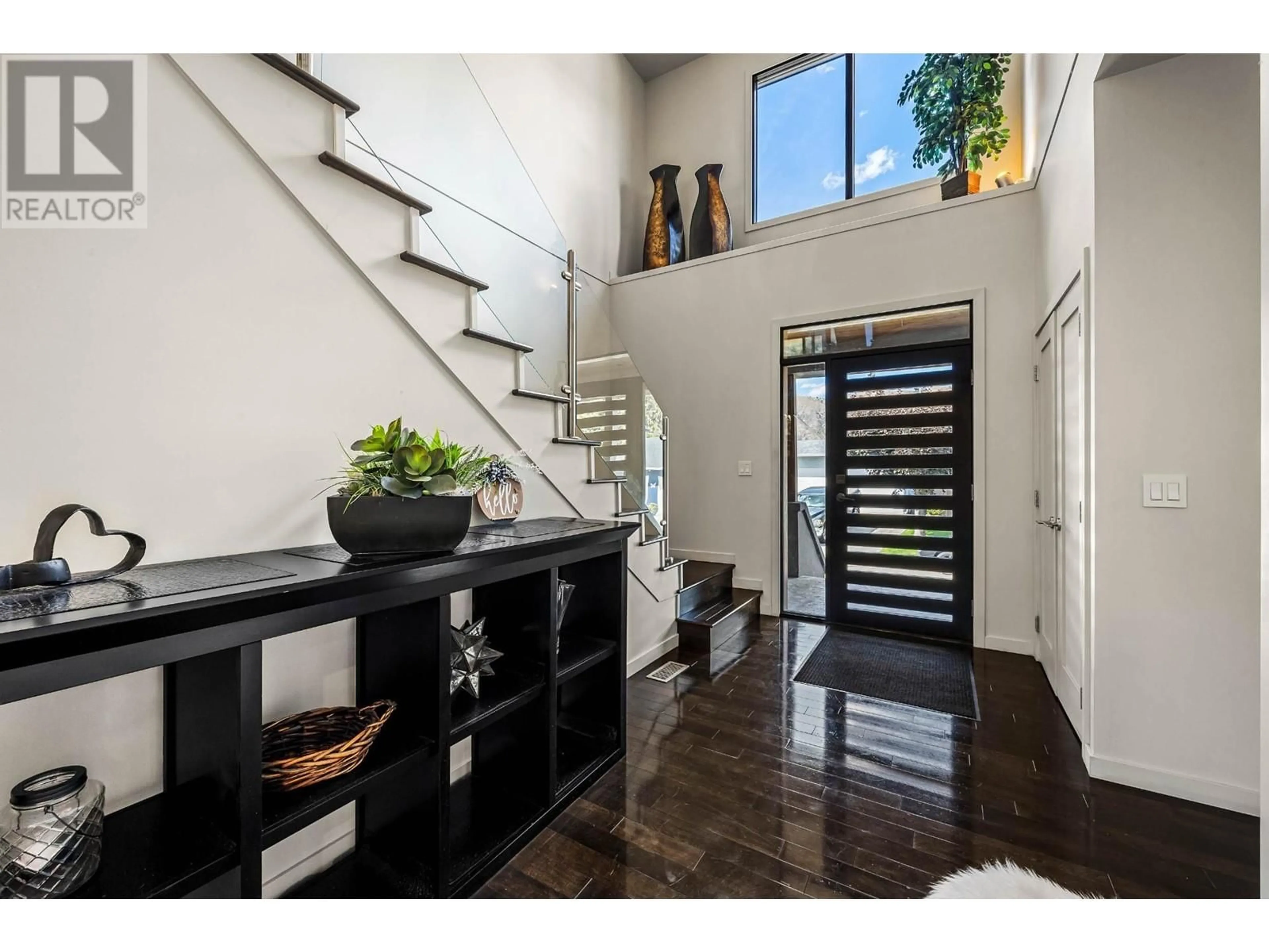 Indoor entryway, wood floors for 1651 VALLEYVIEW Drive Unit# 19, Kamloops British Columbia V2C0A4