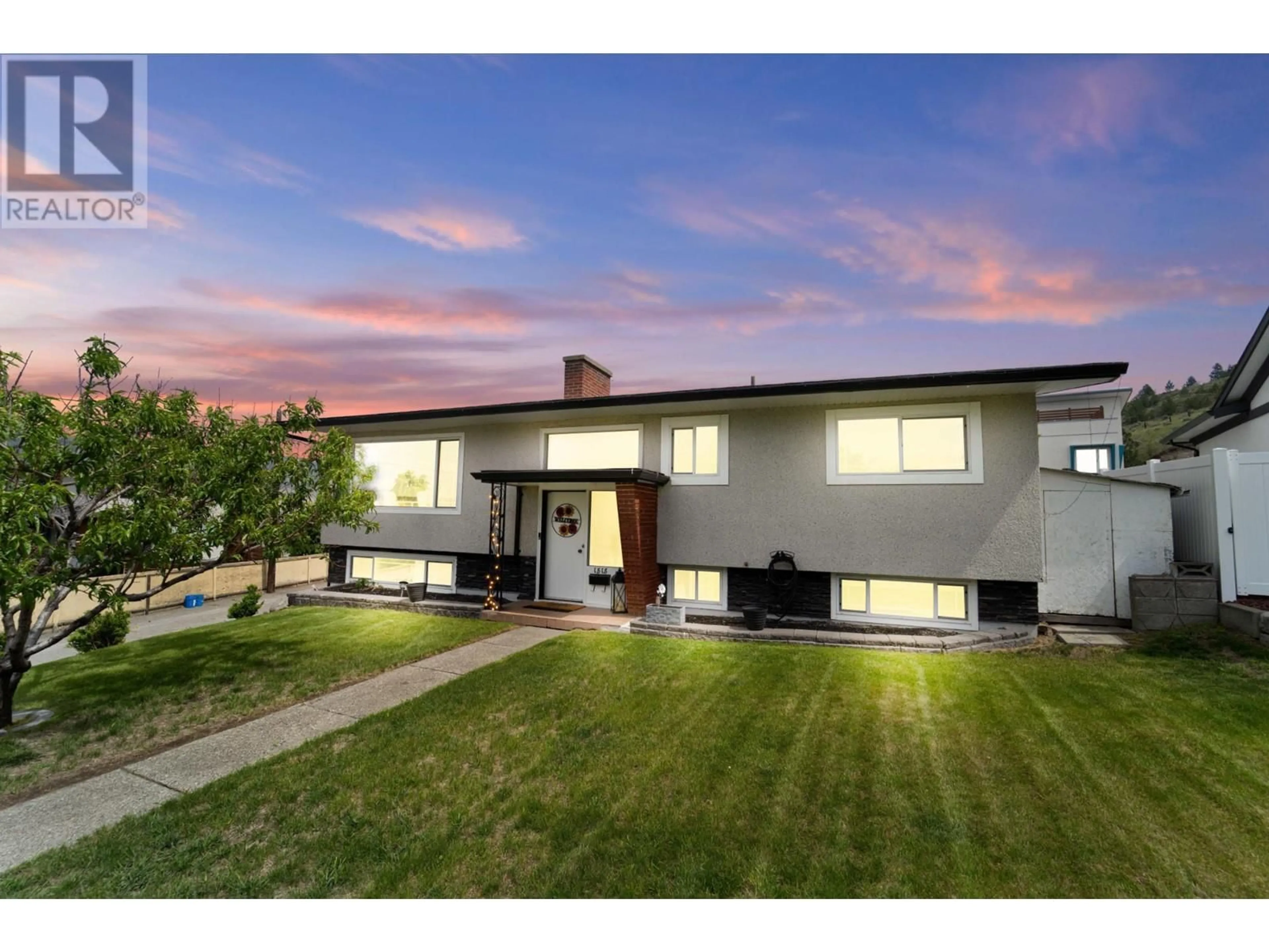 Frontside or backside of a home for 1515 ROBINSON CRES, Kamloops British Columbia