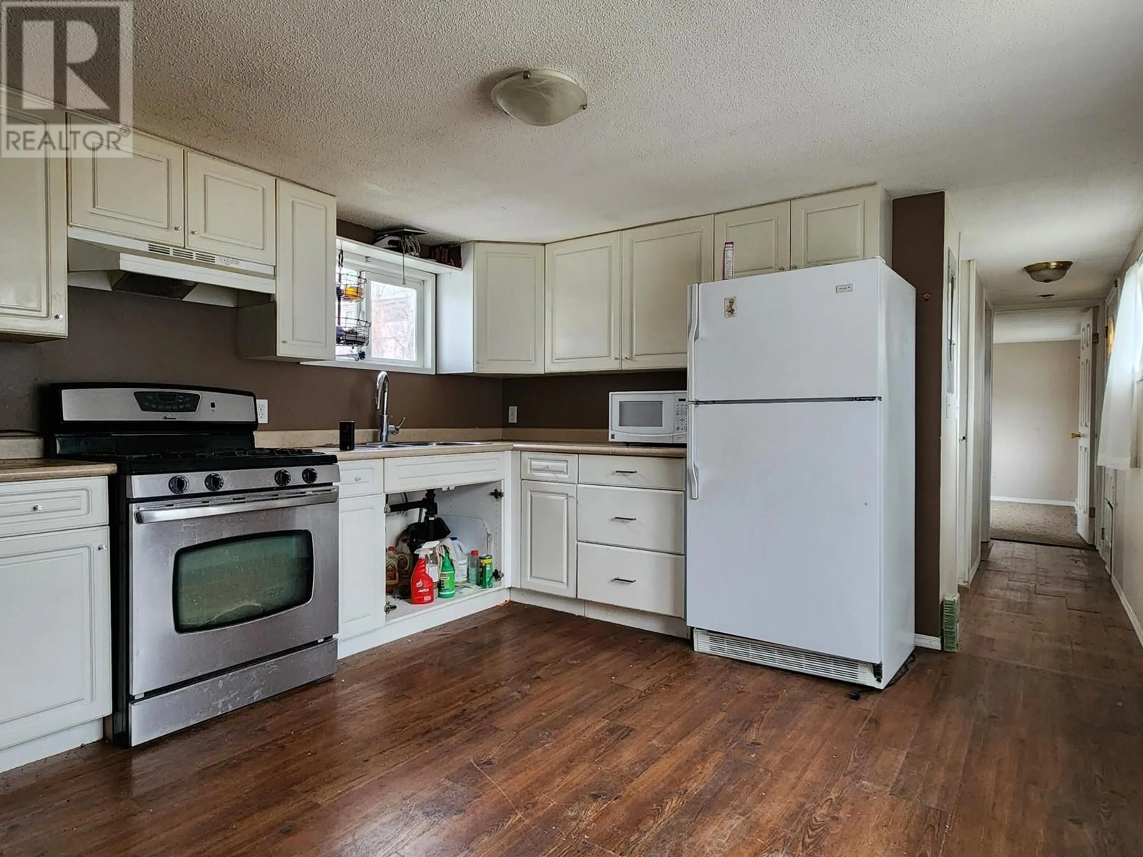 Standard kitchen, wood floors, cottage for 1055 OLD CARIBOO Road Unit# 14, Cache Creek British Columbia V0K1H0