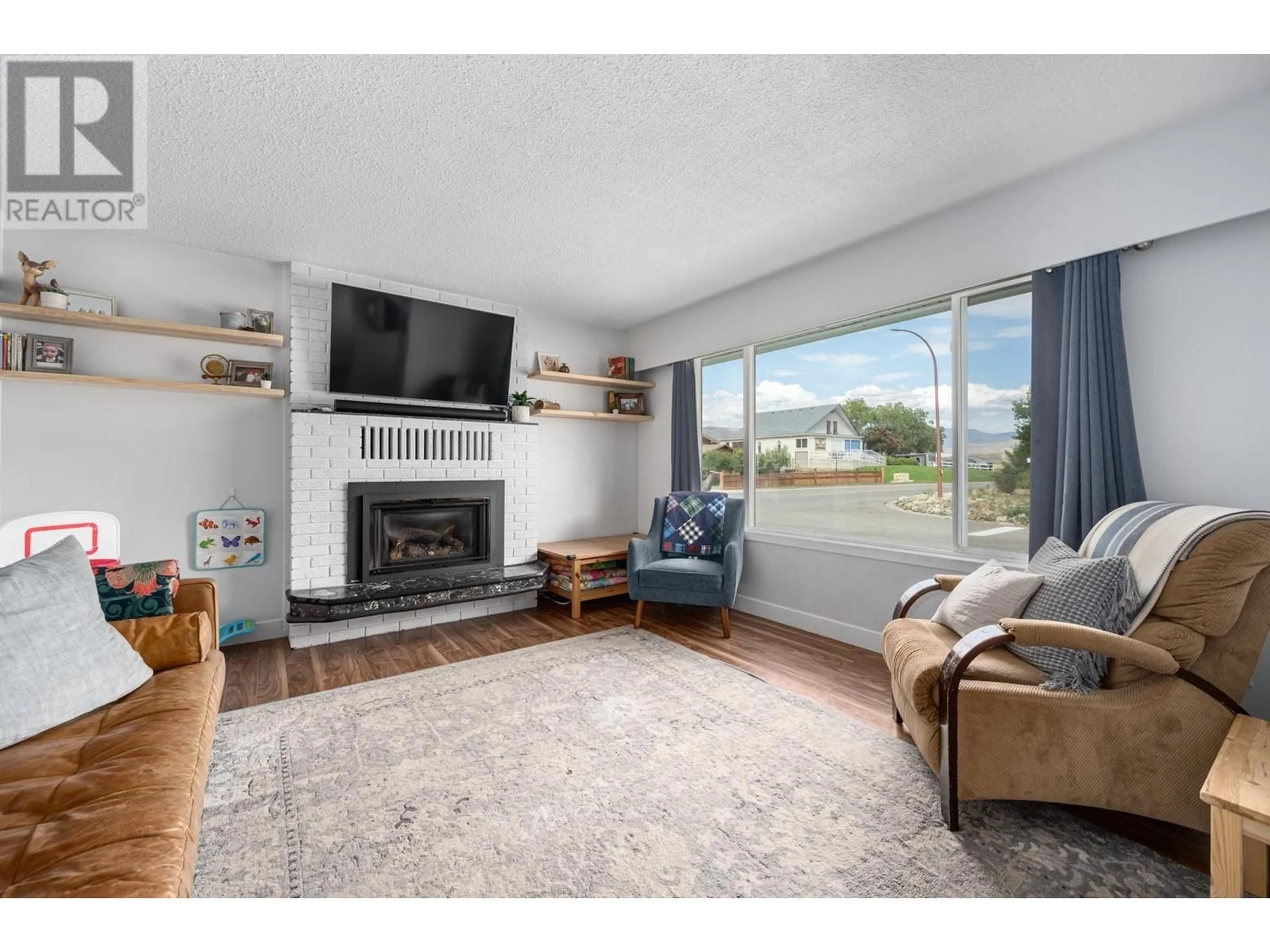 Living room, carpet floors for 1240 SEMLIN Drive, Ashcroft British Columbia V0K1A0