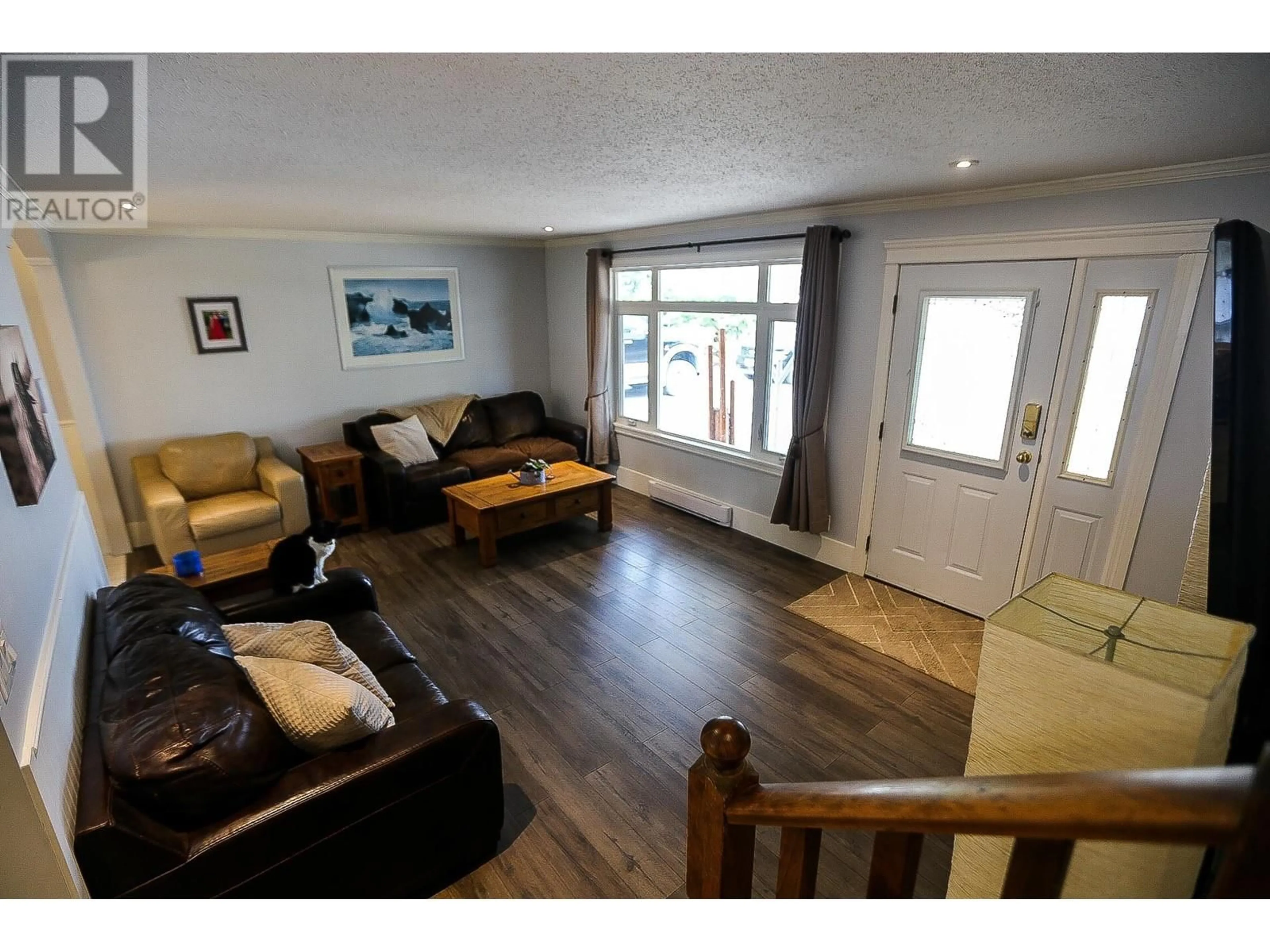 Living room, wood floors for 446 ORIOLE Way, Barriere British Columbia V0E1E0