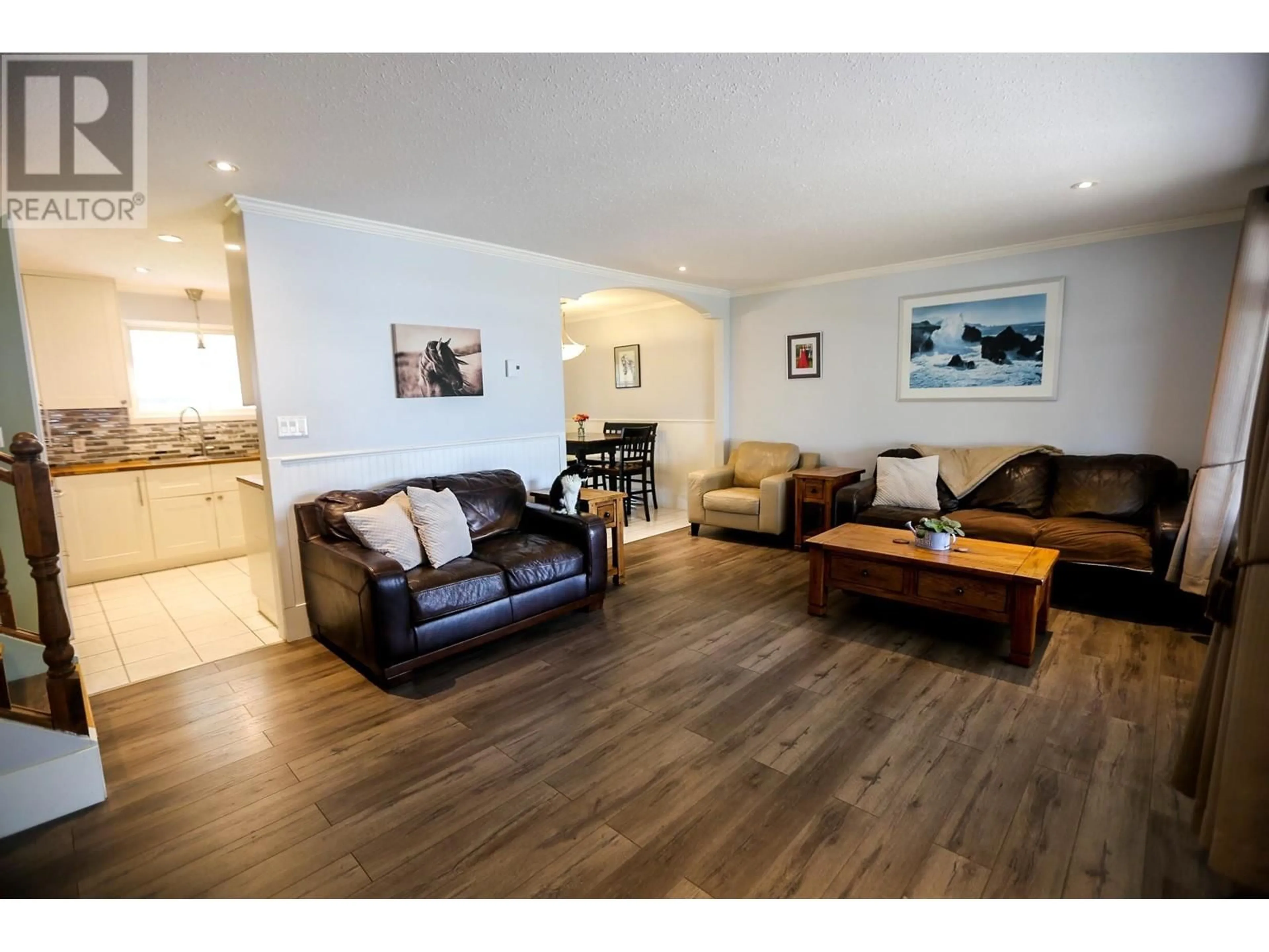 Living room, wood floors for 446 ORIOLE Way, Barriere British Columbia V0E1E0