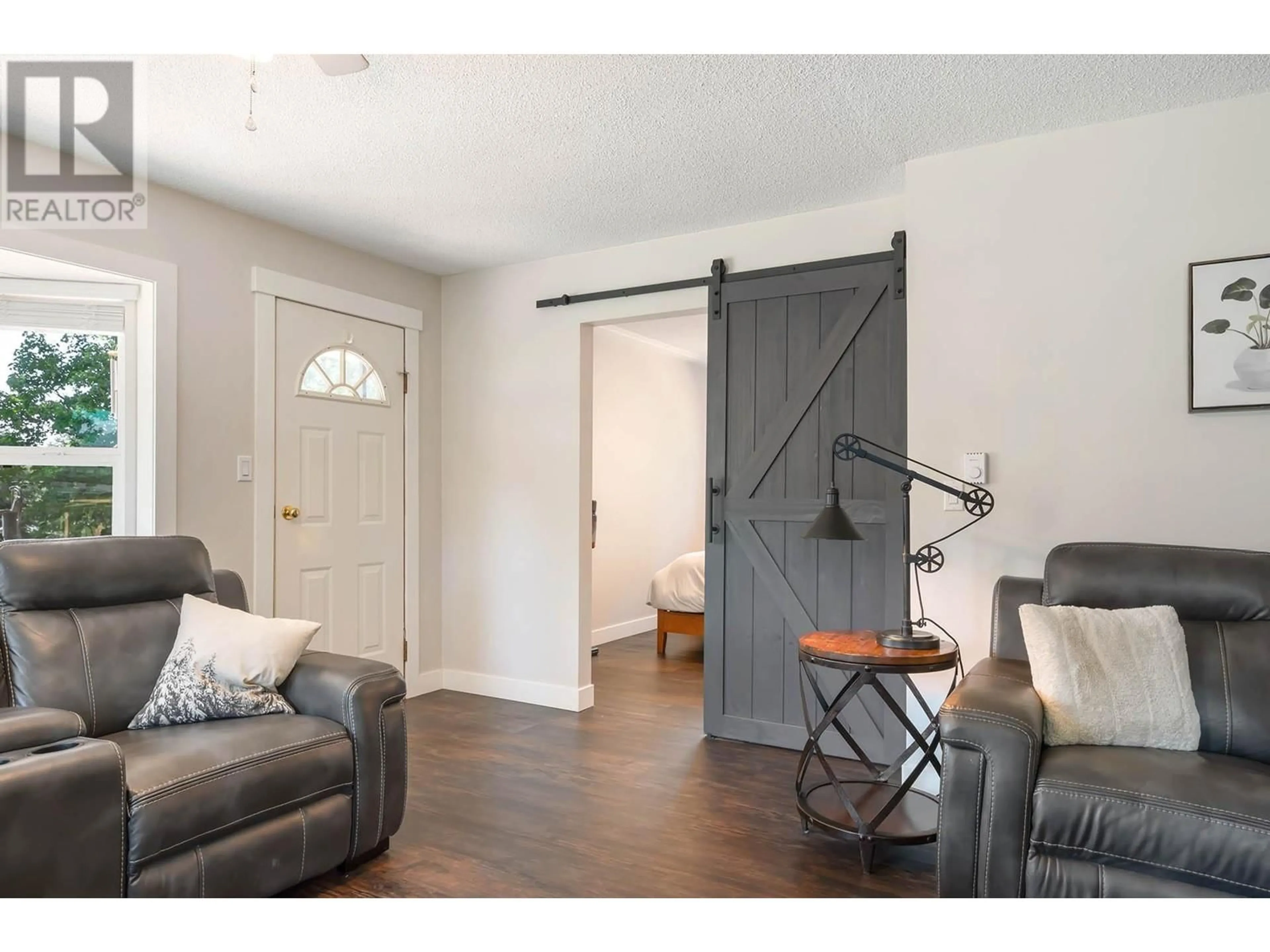 Indoor entryway, wood floors for 41 LAKEVIEW Drive, Clearwater British Columbia V0E1N2