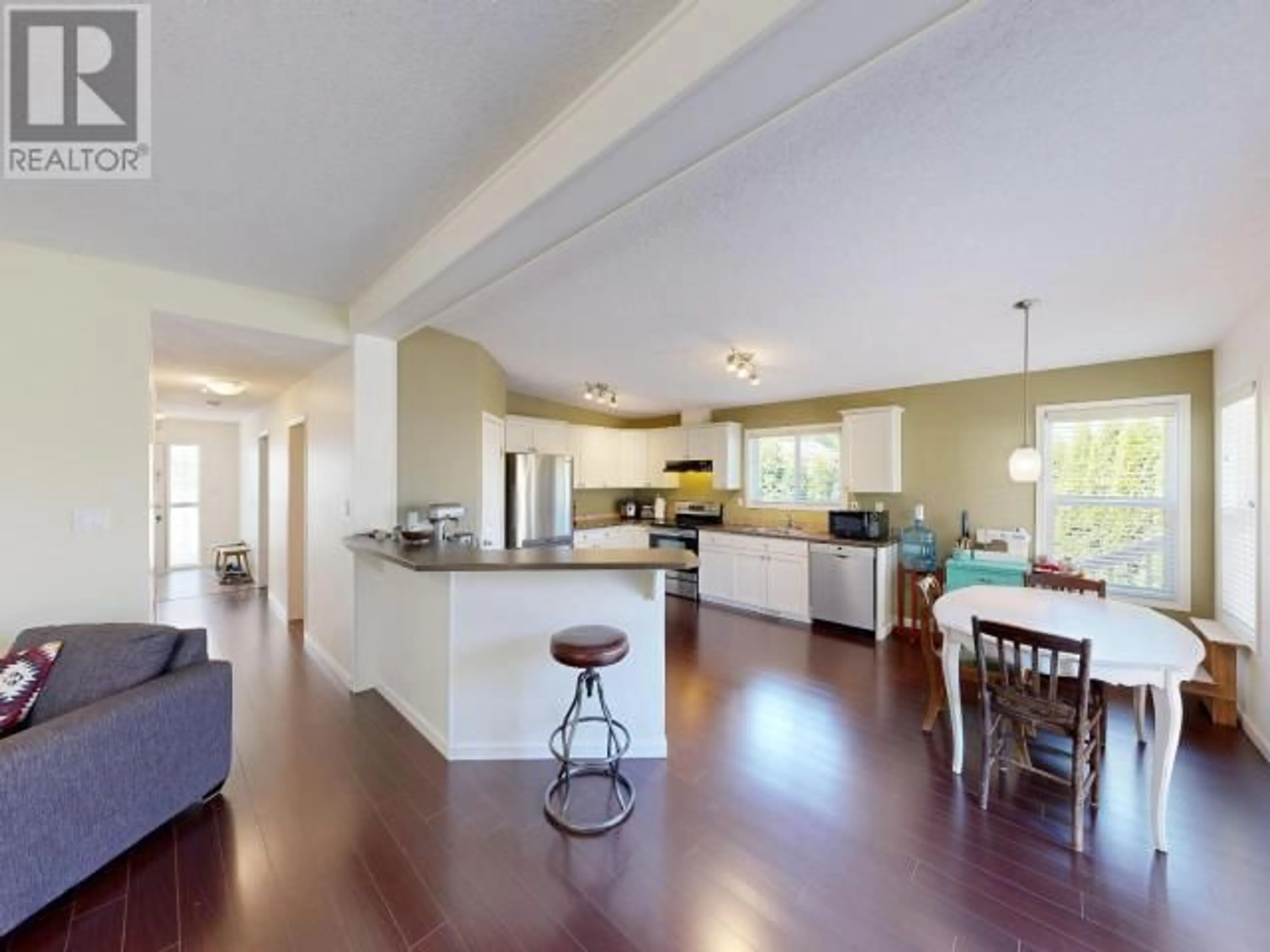 Open concept kitchen, unknown for 116-8430 SPRINGBROOK ROAD, Powell River British Columbia V8A0S3