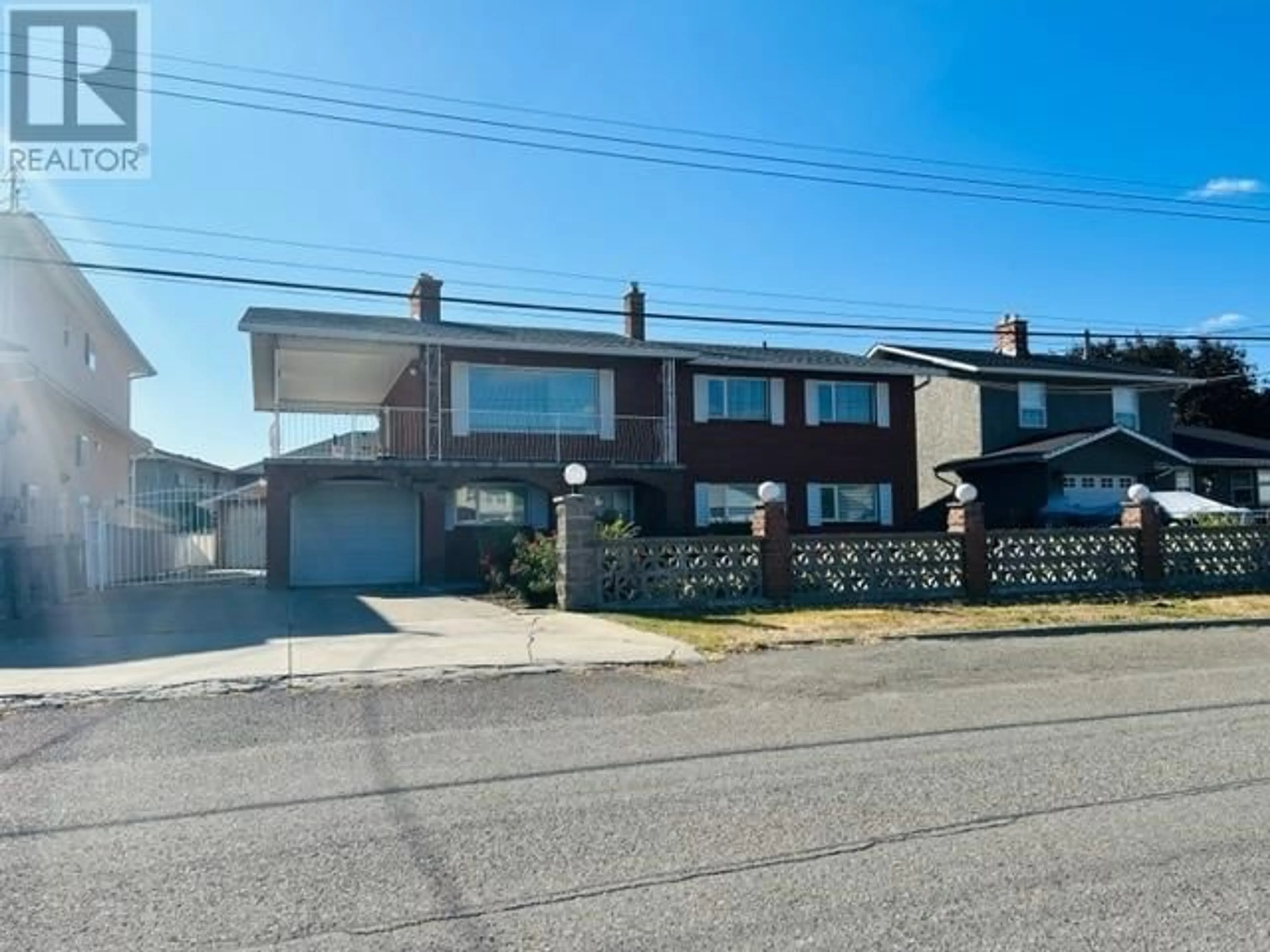 Frontside or backside of a home for 810 OLLEK STREET, Kamloops British Columbia V2B5A9