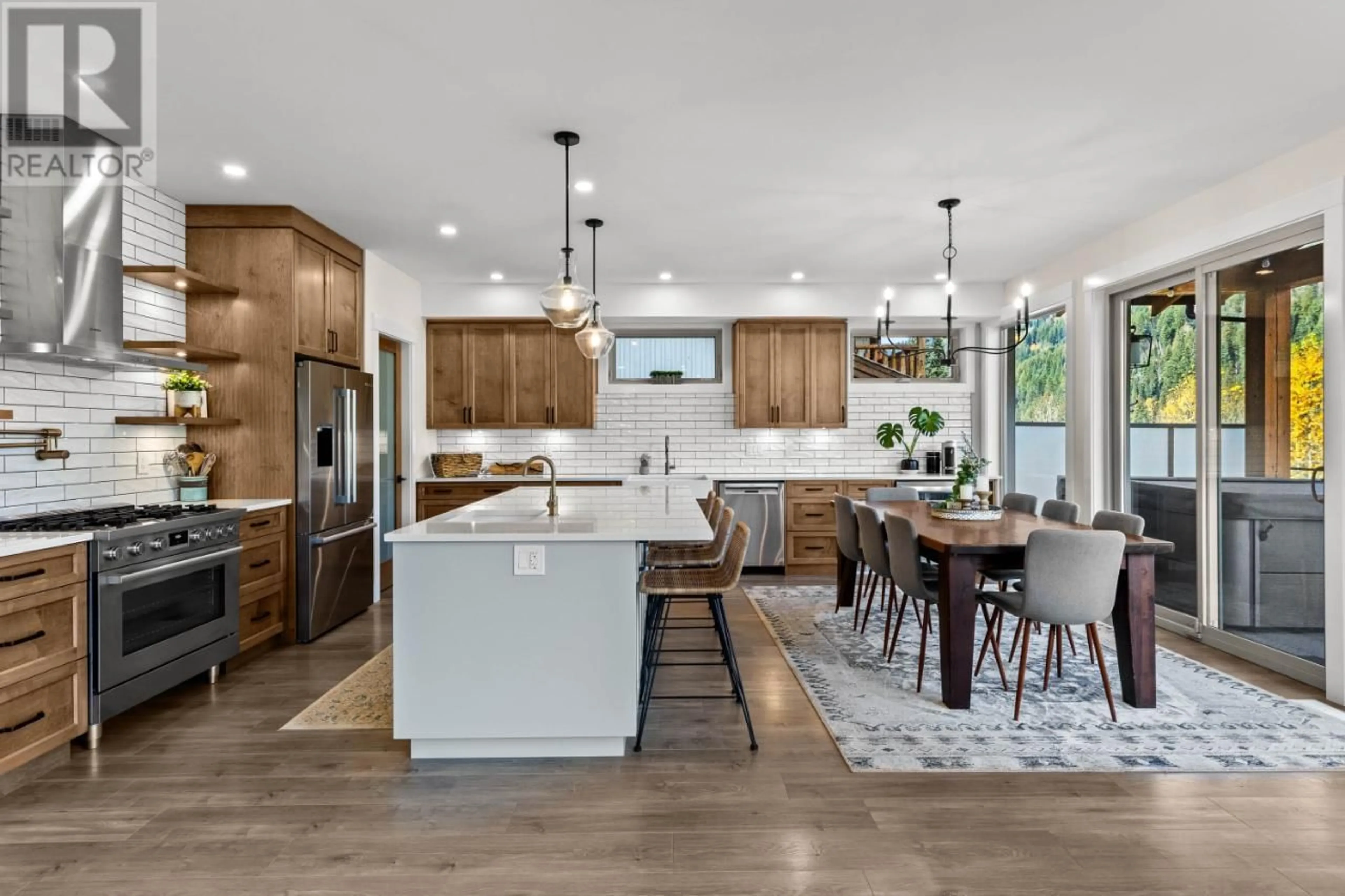 Open concept kitchen for 2424 FAIRWAYS Drive, Sun Peaks British Columbia V0E5N0