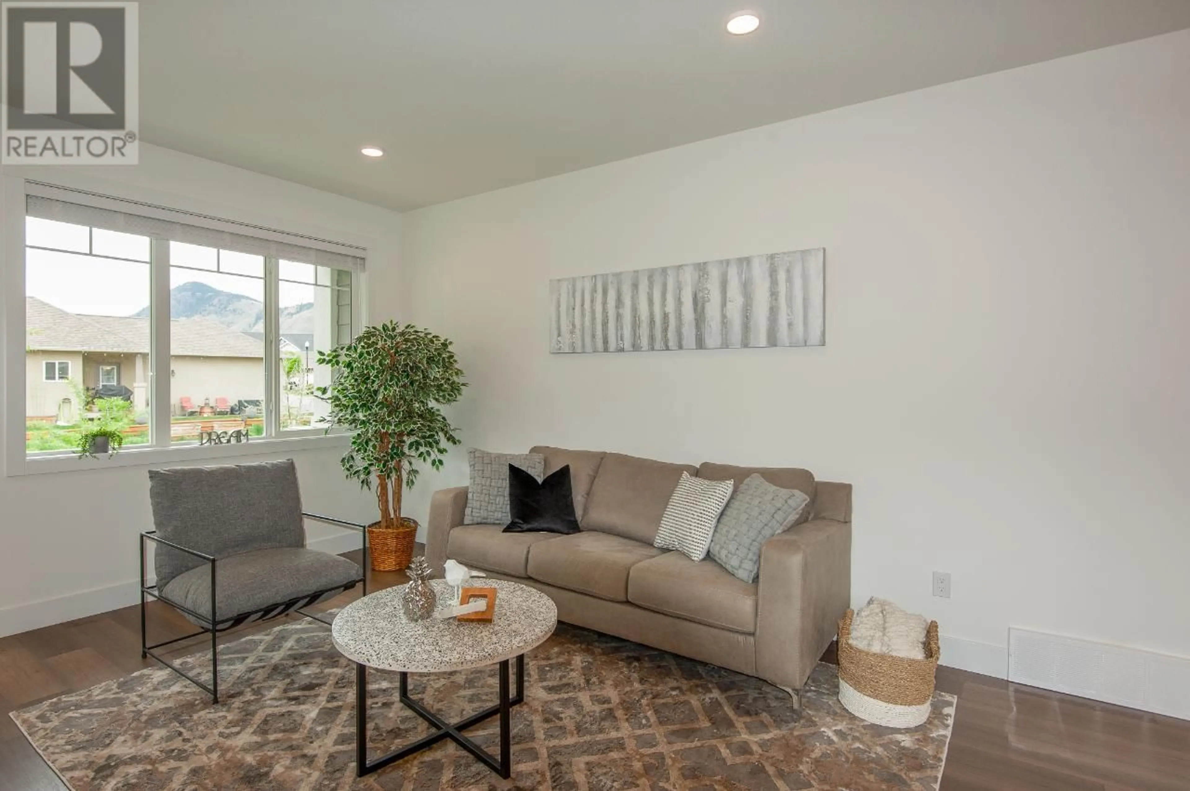 Living room, carpet floors for 200 GRAND Boulevard Unit# 132, Kamloops British Columbia V2C0H3