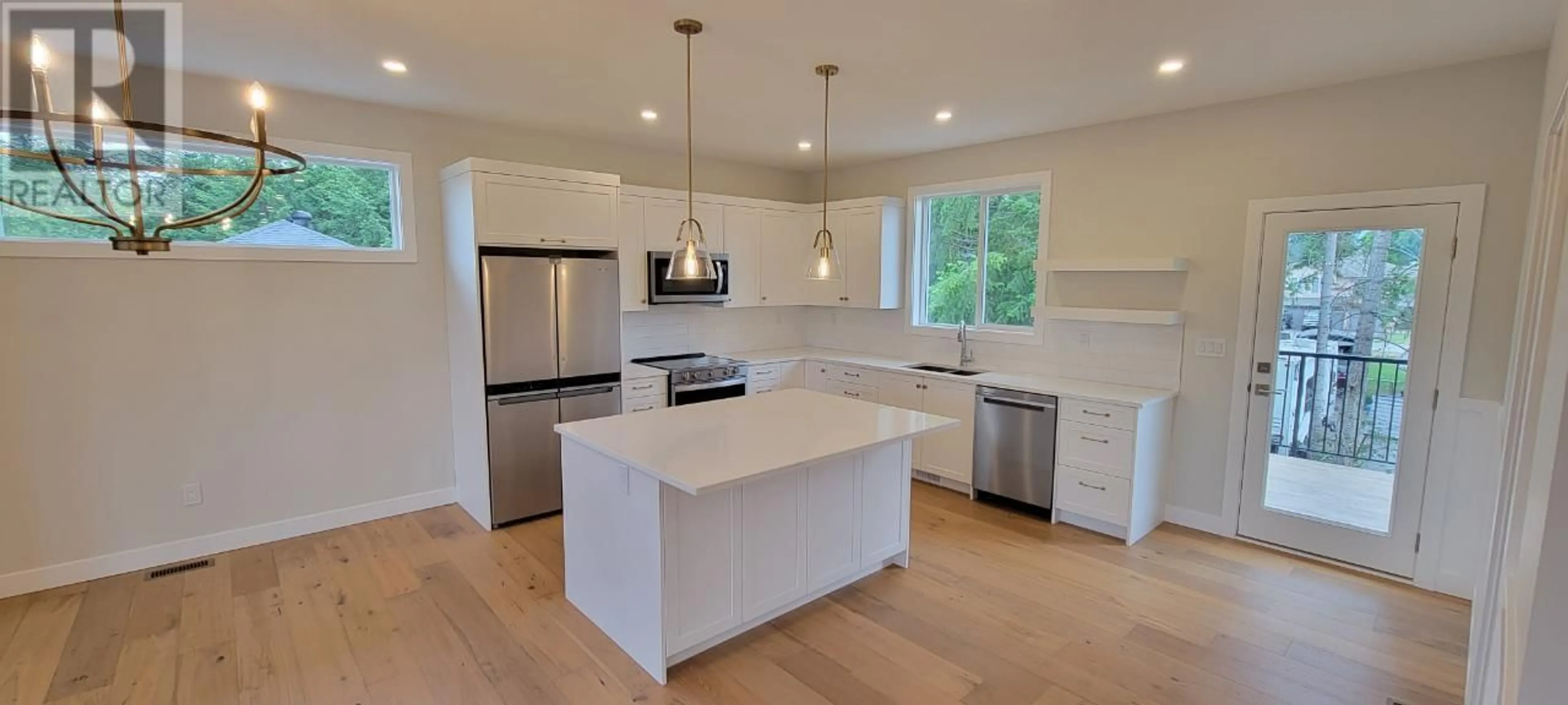 Open concept kitchen for 234 MURTLE Crescent, Clearwater British Columbia V0E1N1