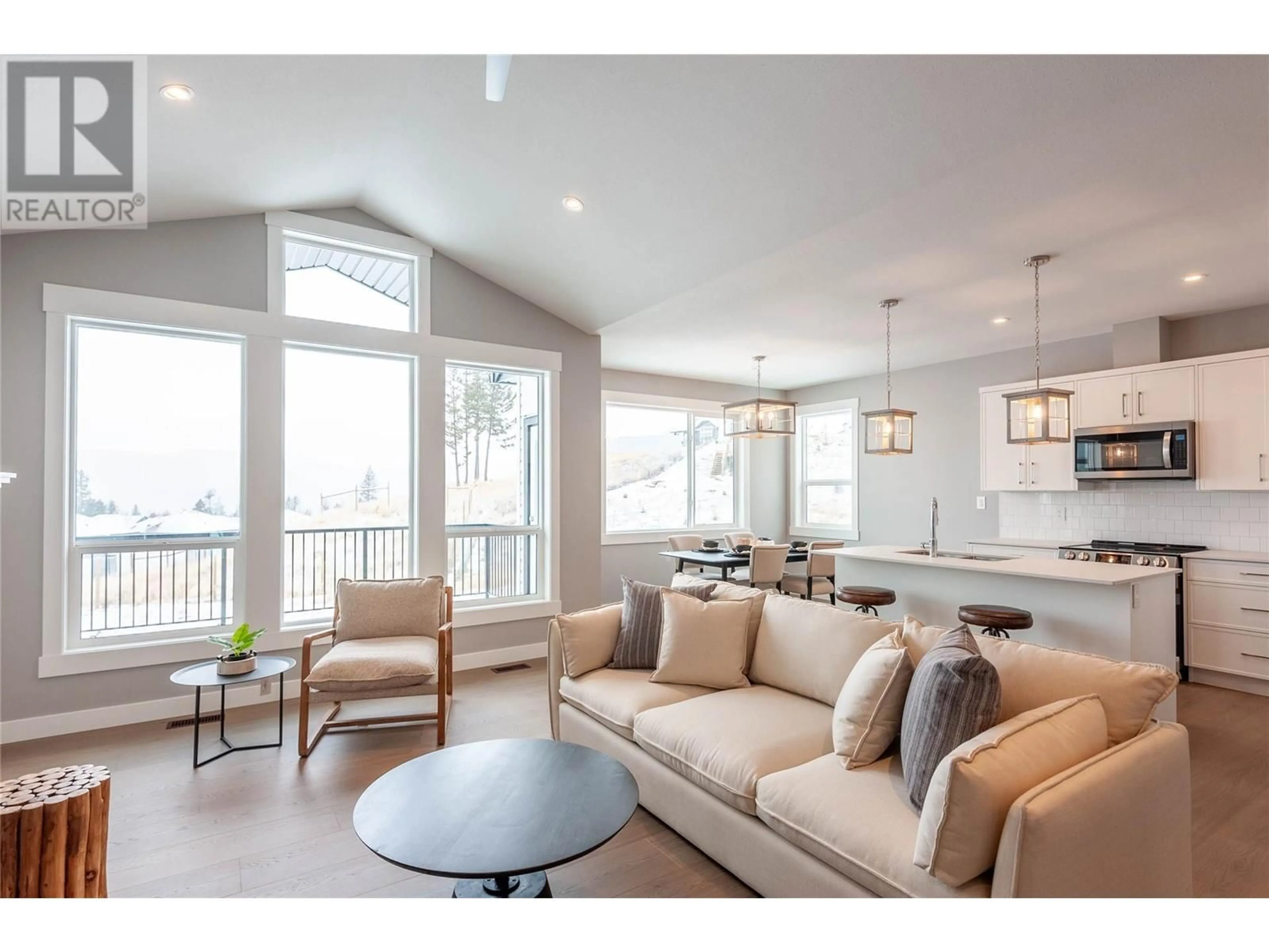 Living room, wood floors for 450 POPLAR Drive, Logan Lake British Columbia V0K1W0