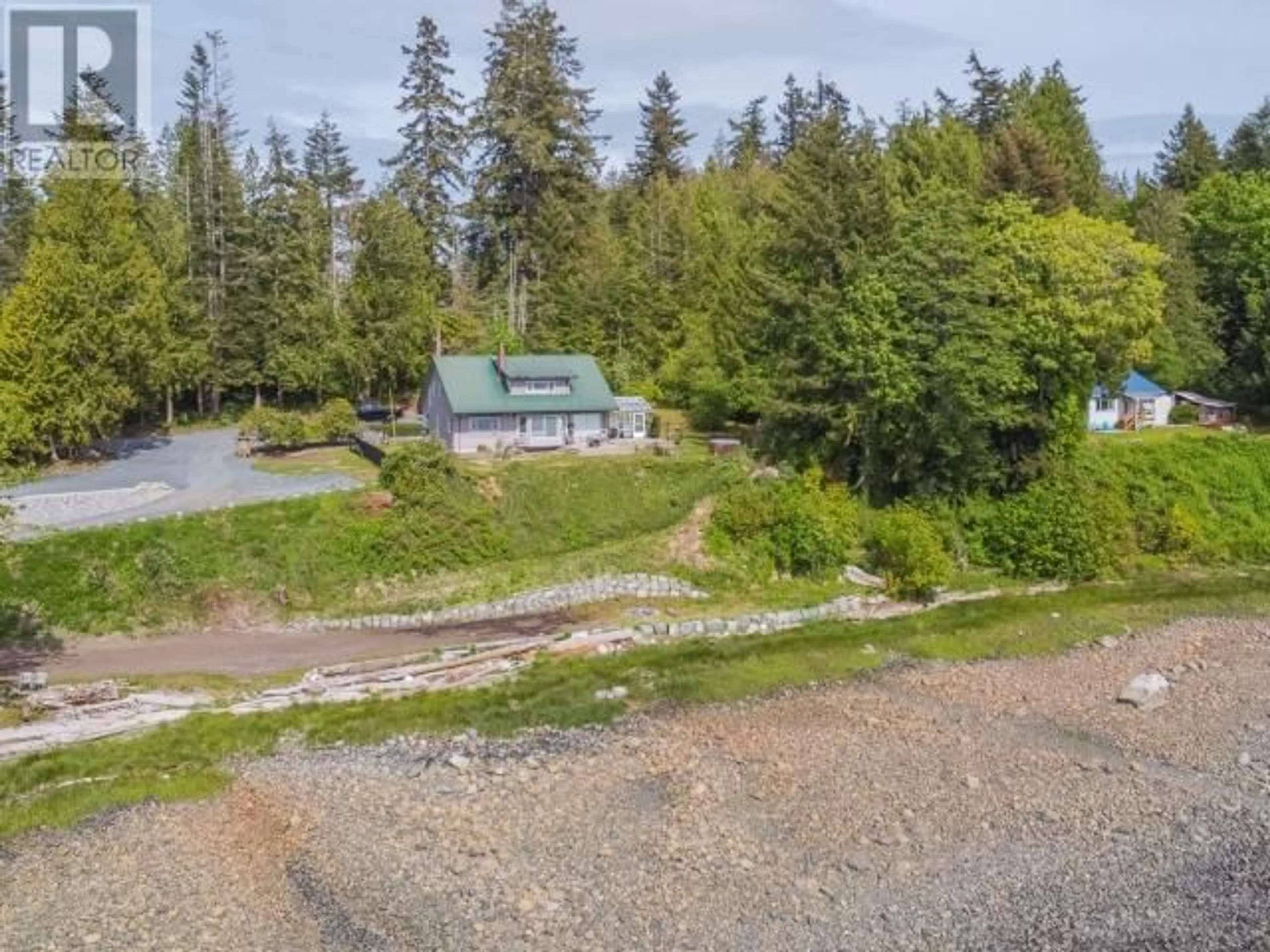 Cottage for 8317 HIGHWAY 101, Powell River British Columbia V8A0S2