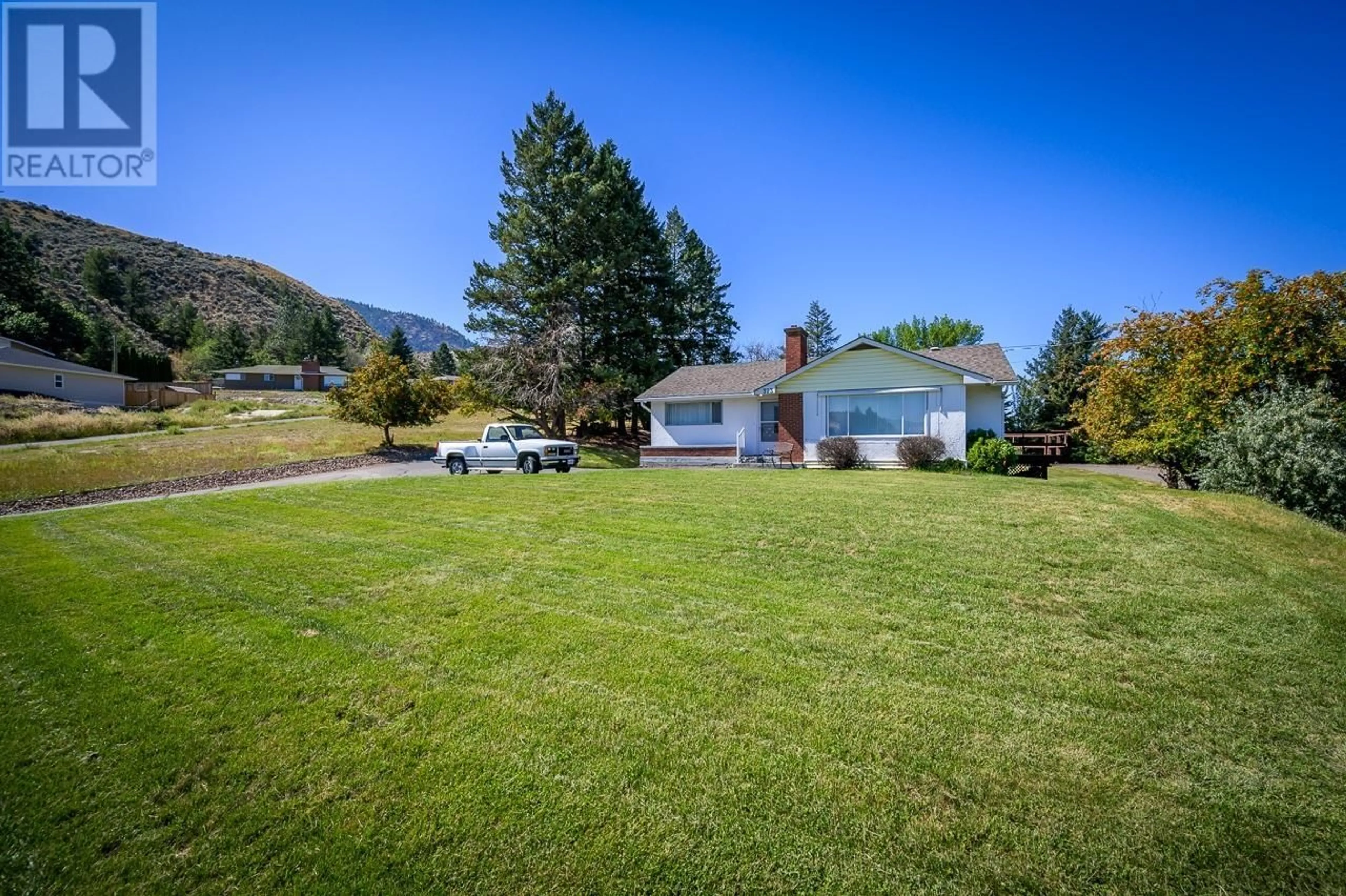 Outside view for 323 RIDGE ROAD, Kamloops British Columbia V2C4Y9