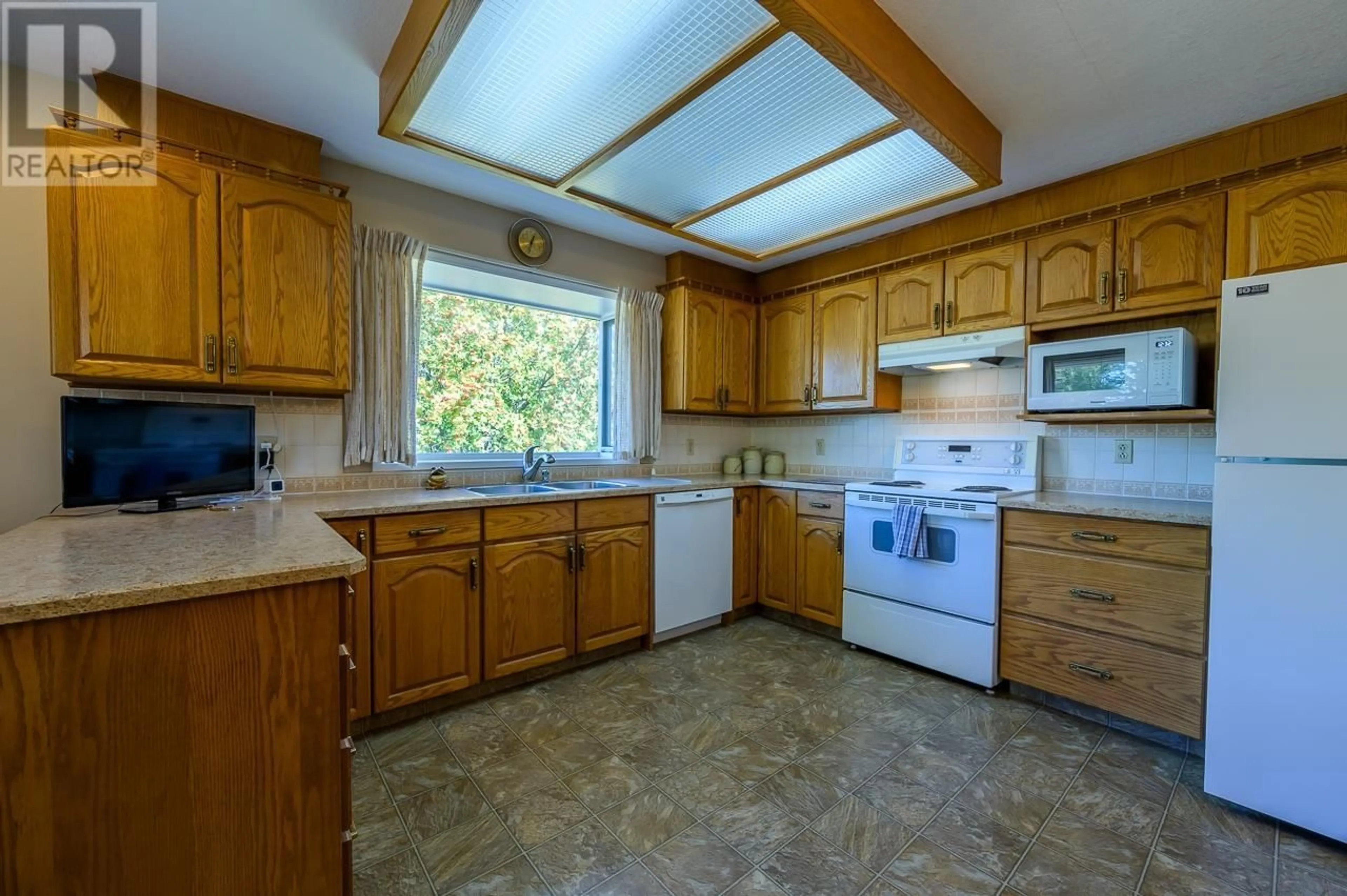 Standard kitchen, wood floors, cottage for 323 RIDGE Road, Kamloops British Columbia V2C4Y9