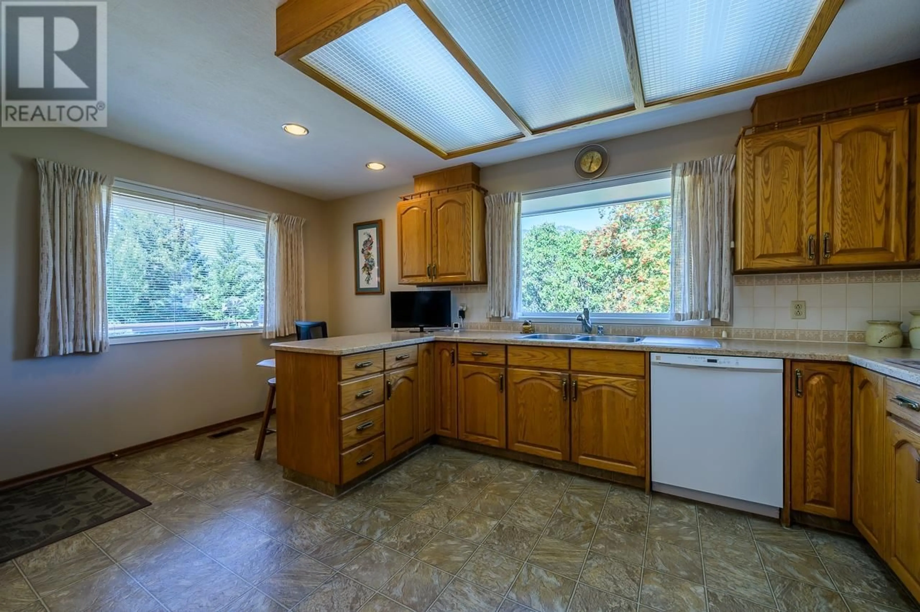 Kitchen, wood floors, cottage for 323 RIDGE Road, Kamloops British Columbia V2C4Y9