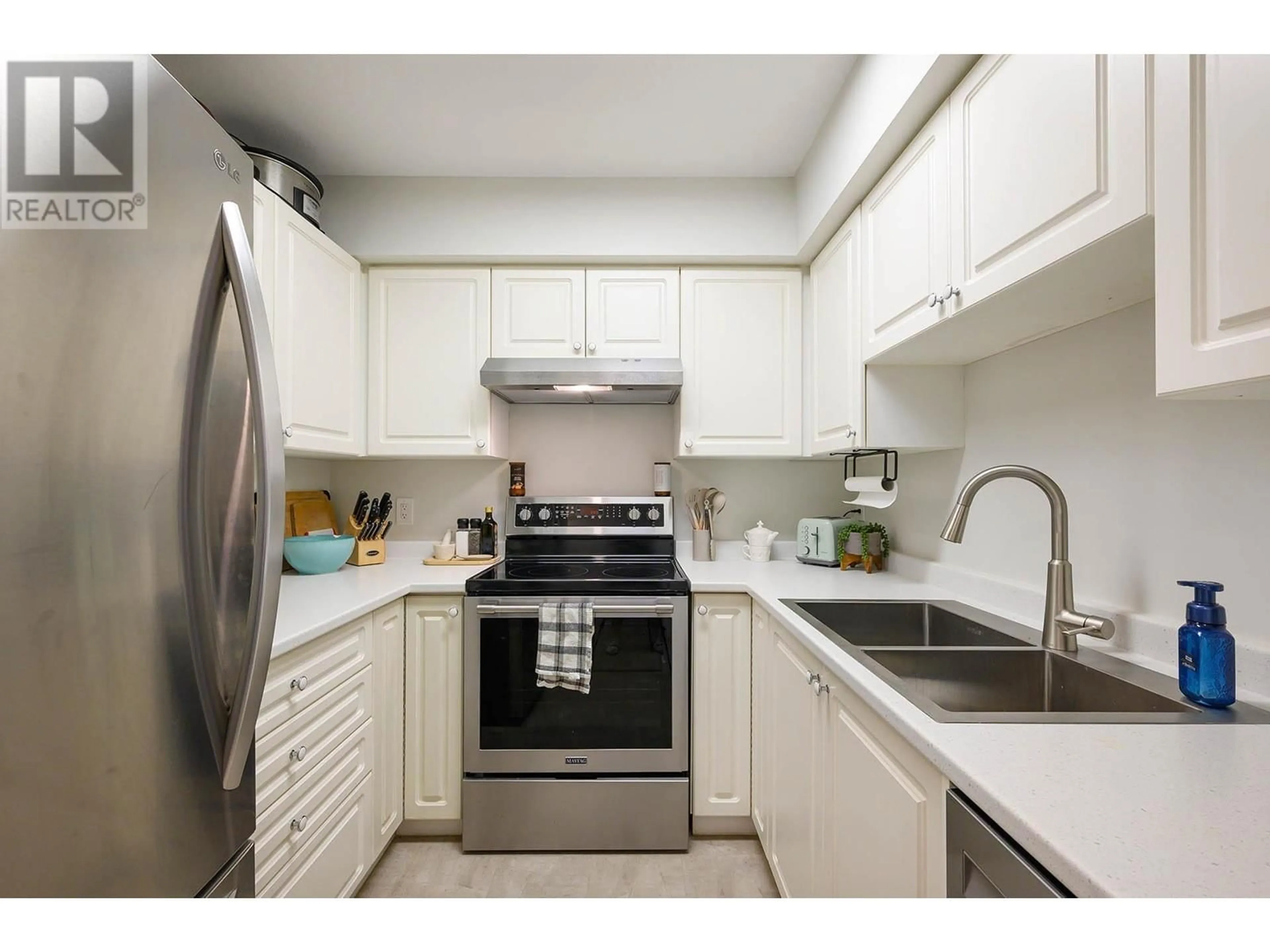 Standard kitchen for 1160 HUGH ALLAN Drive Unit# 204, Kamloops British Columbia V1S1T5