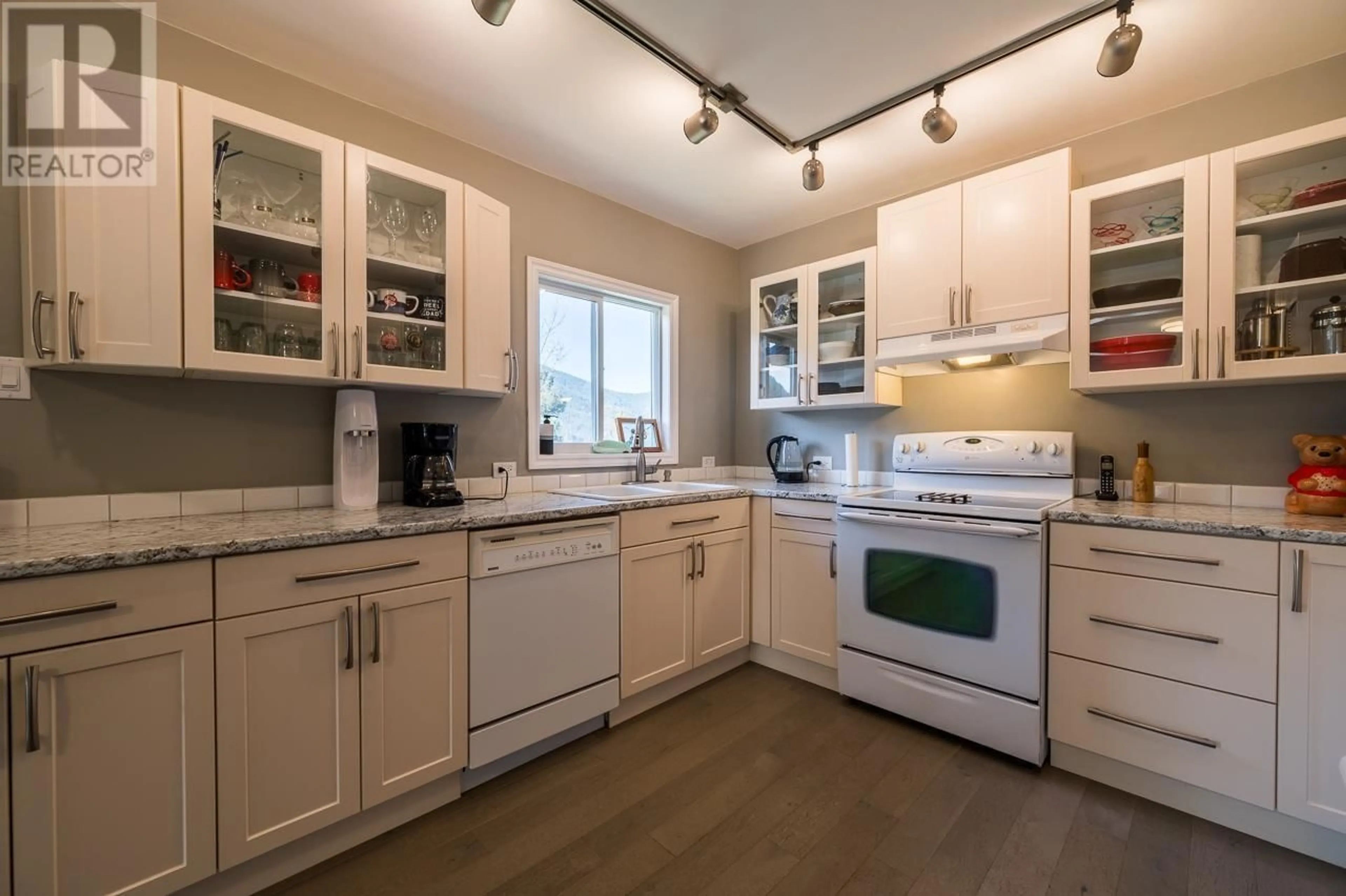 Kitchen for 2372 OJIBWAY ROAD, Kamloops British Columbia