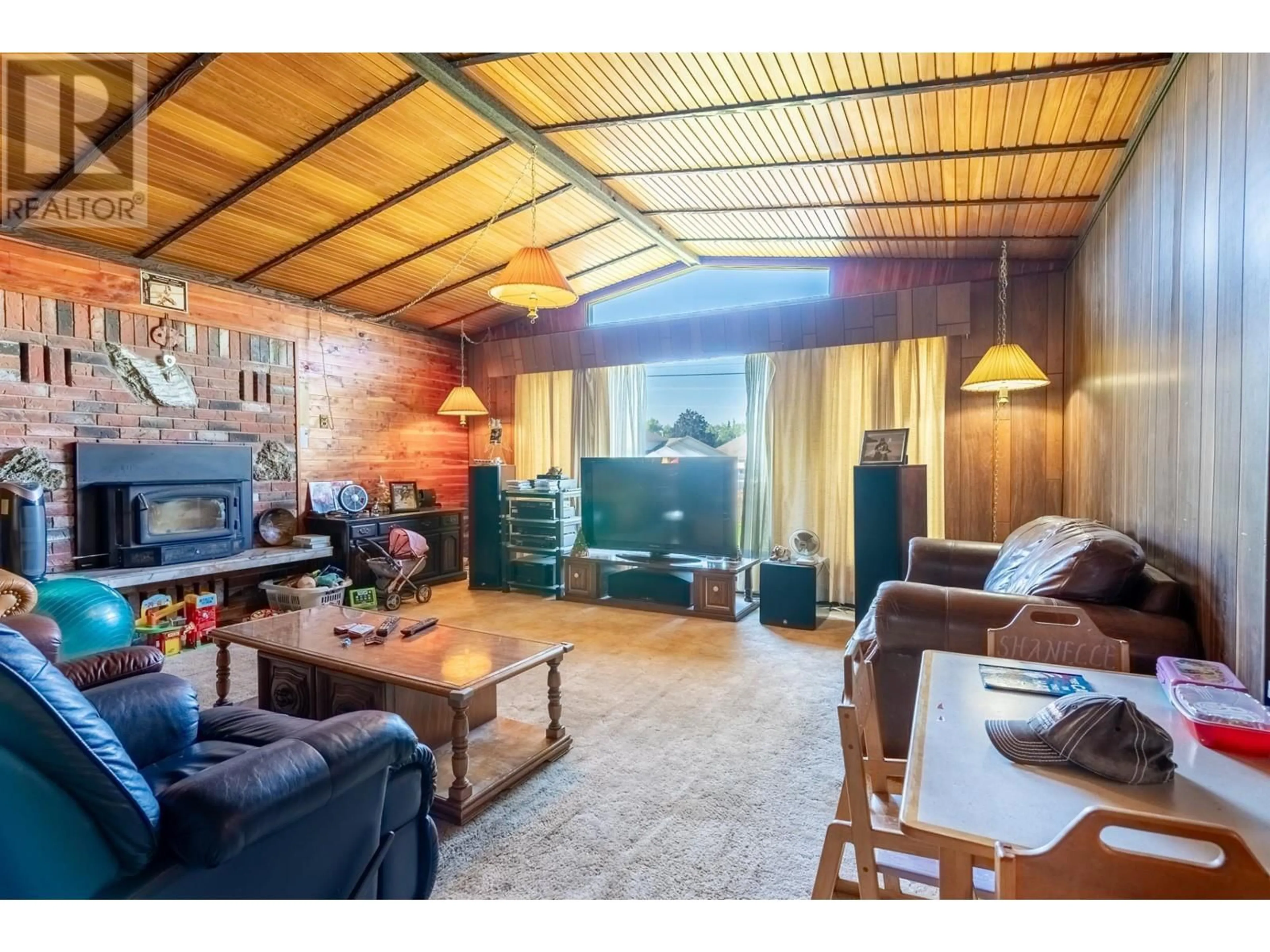 Living room, wood floors for 535 ARBUTUS Street, Chase British Columbia V0E1M0