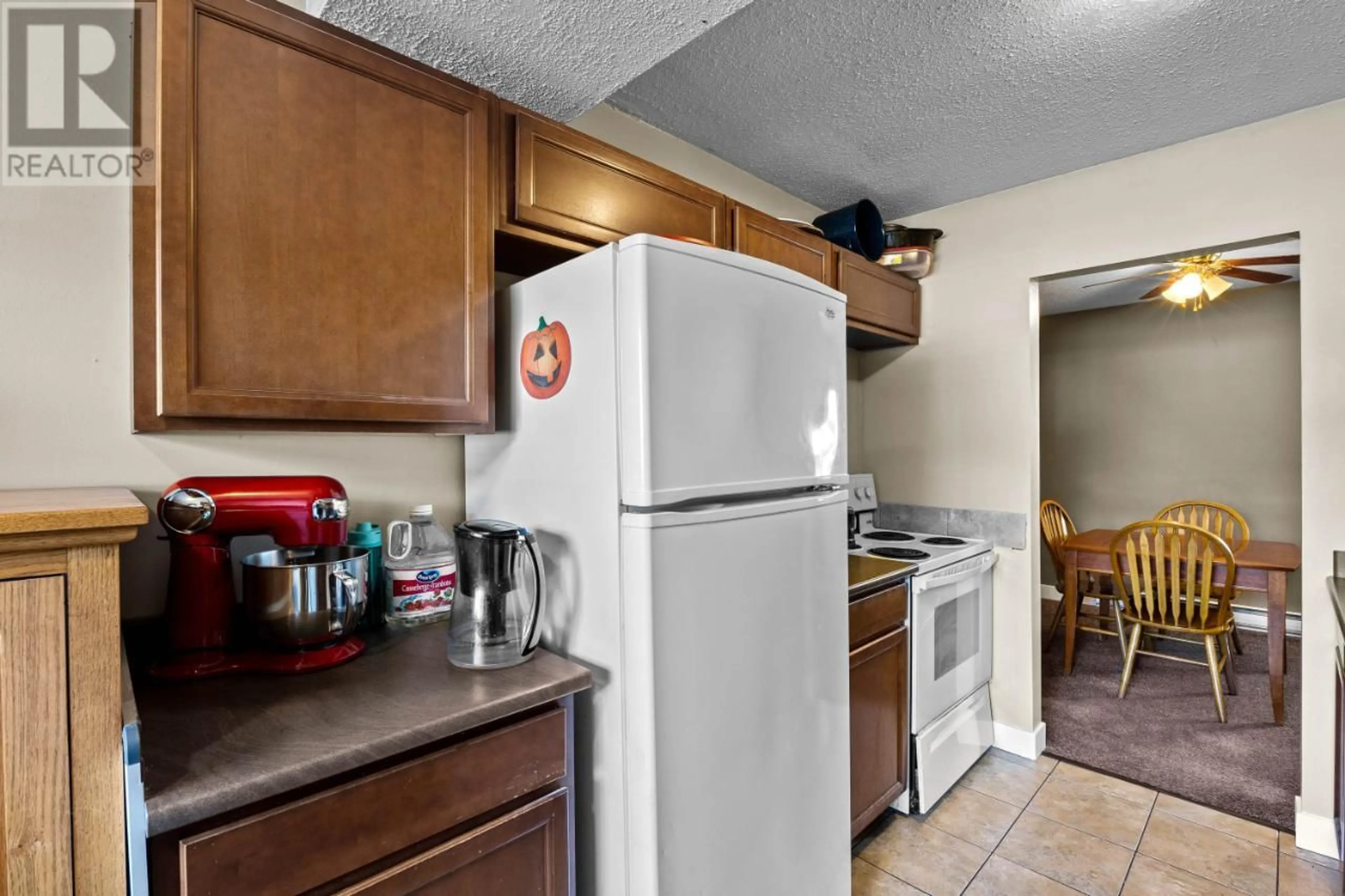 Standard kitchen, unknown floor, cottage for 700 COLLINGWOOD Drive Unit# 36, Kamloops British Columbia V2B6B9