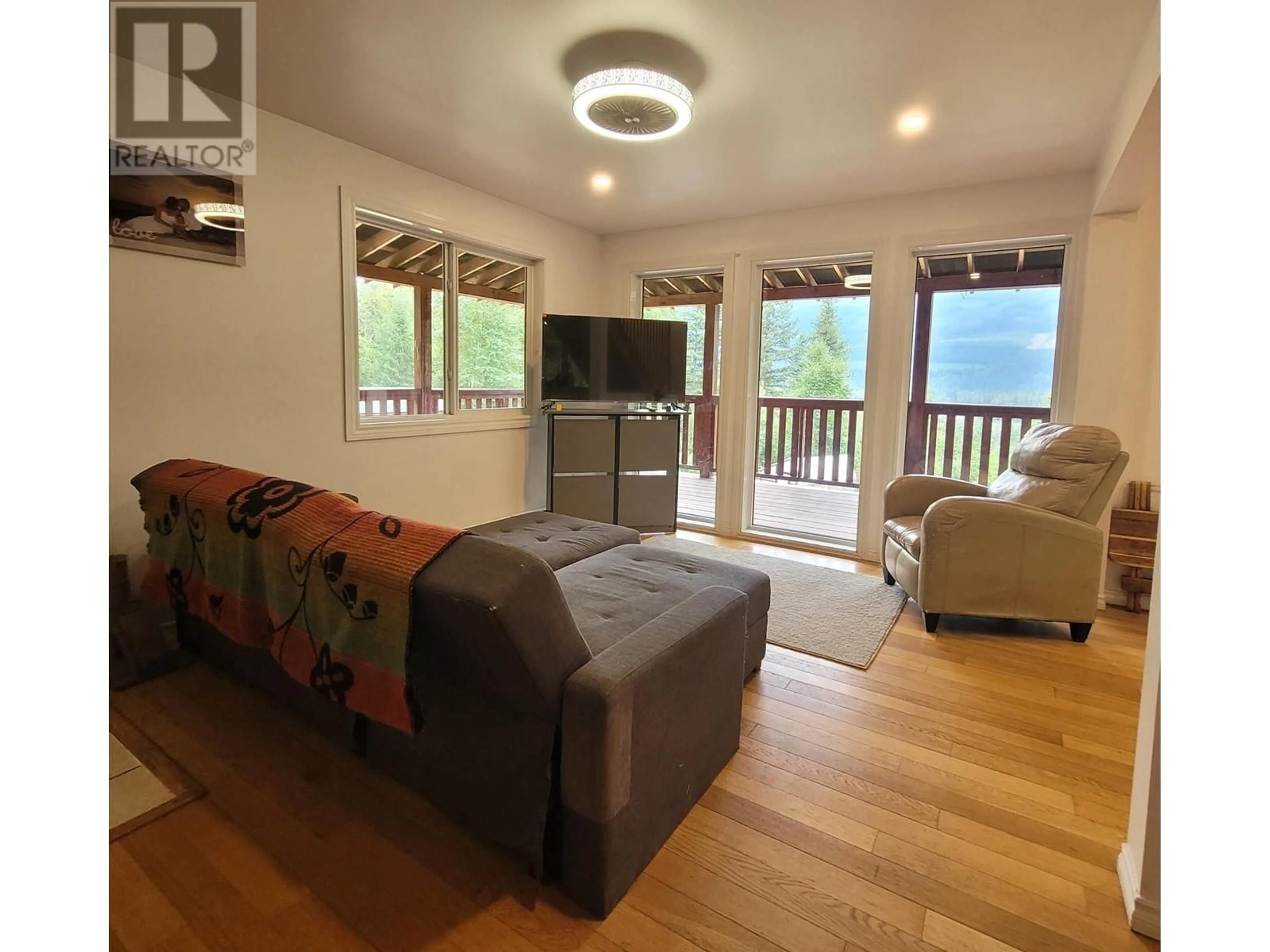 Living room, wood floors for 1243 BAIN Road, Clearwater British Columbia V0E1N1