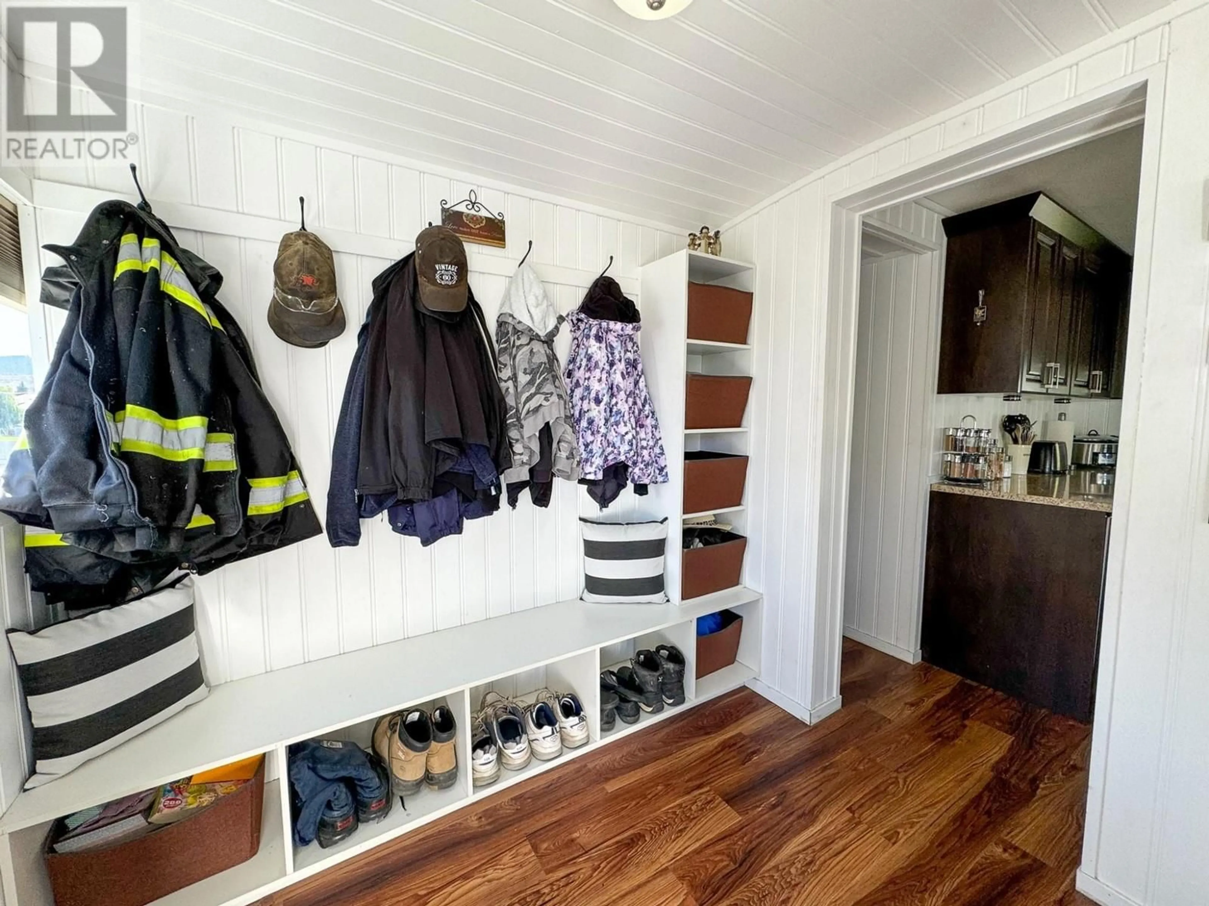 Indoor entryway, wood floors for 3260 SUNSET Street Unit# 6, Merritt British Columbia V1K1B8