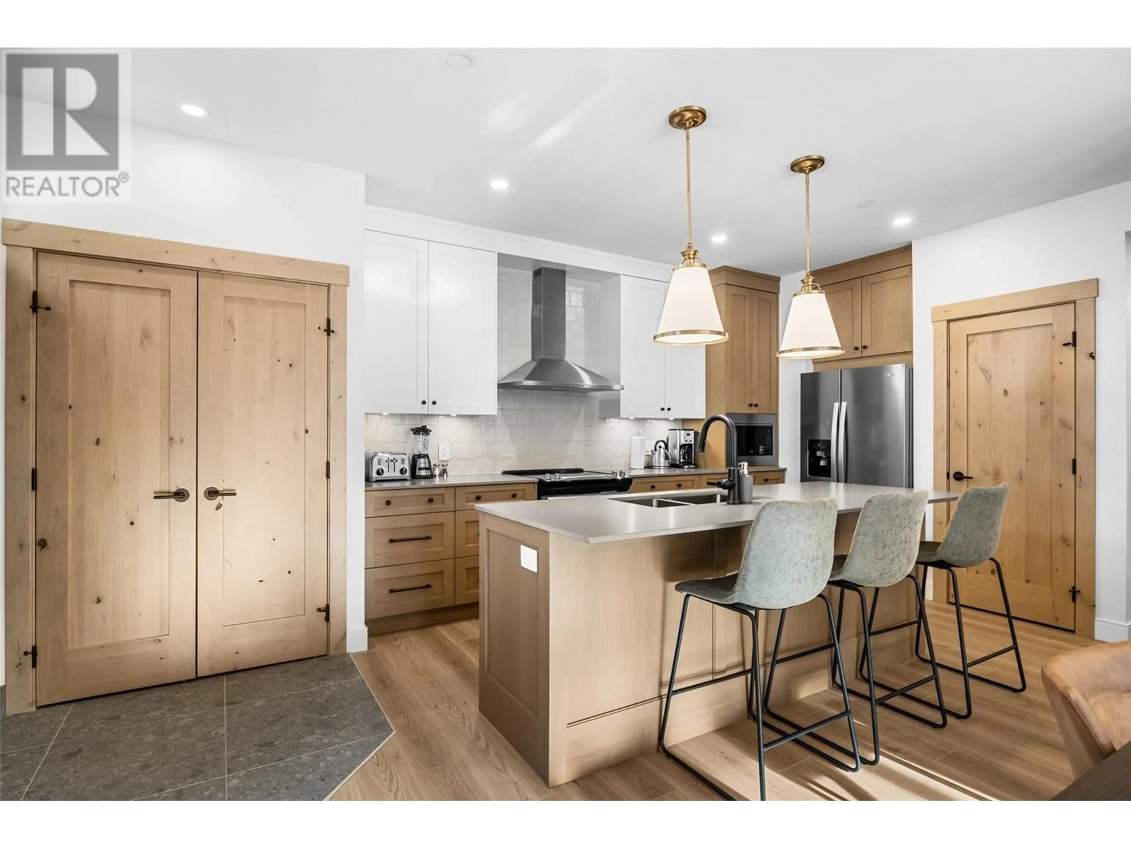 Open concept kitchen, wood/laminate floor for 7 - 7005 MCGILLIVRAY LAKE DRIVE, Sun Peaks British Columbia V0E5N0