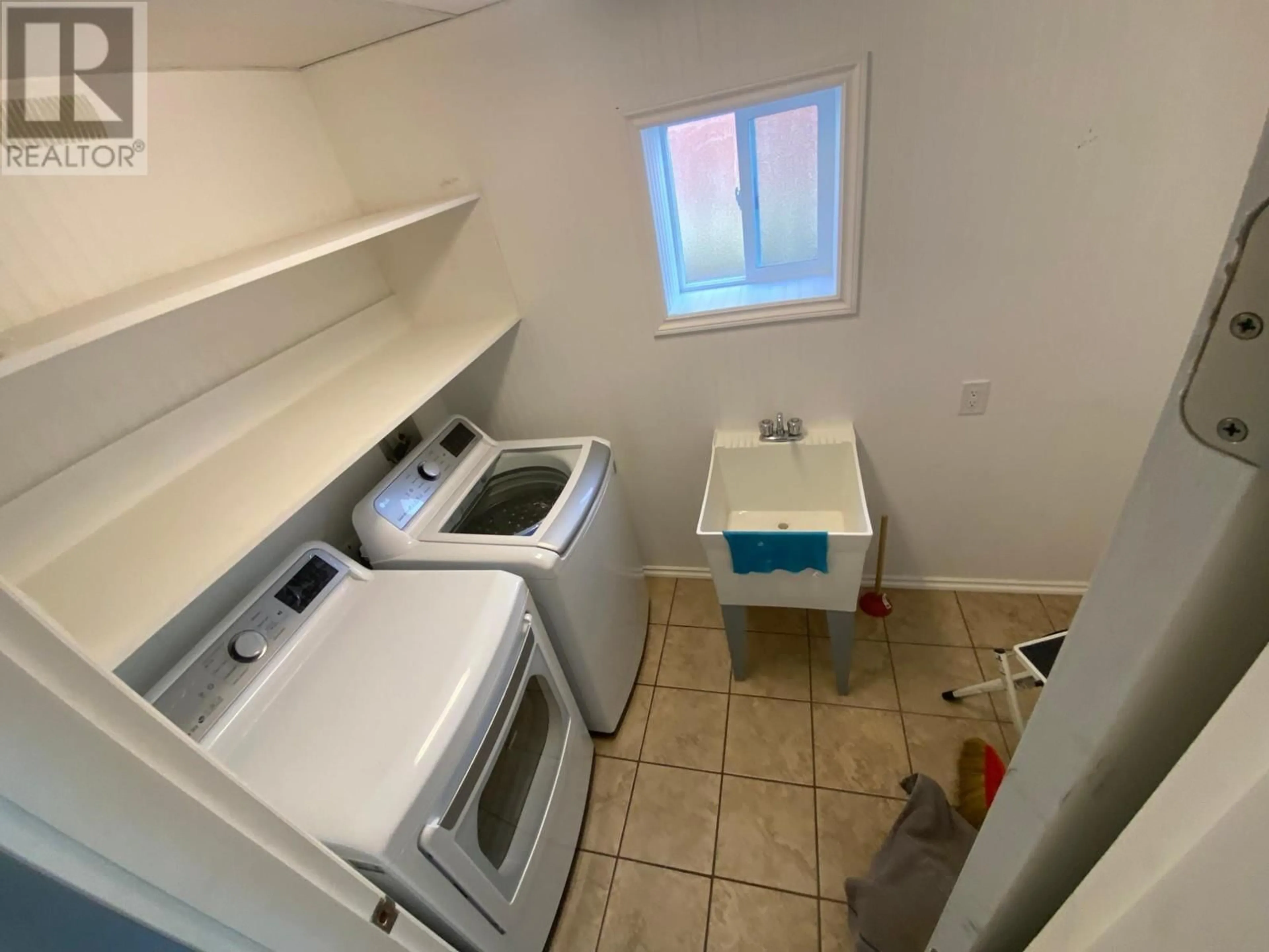 Laundry room for 383 WADDINGTON Drive, Kamloops British Columbia V2H1T7