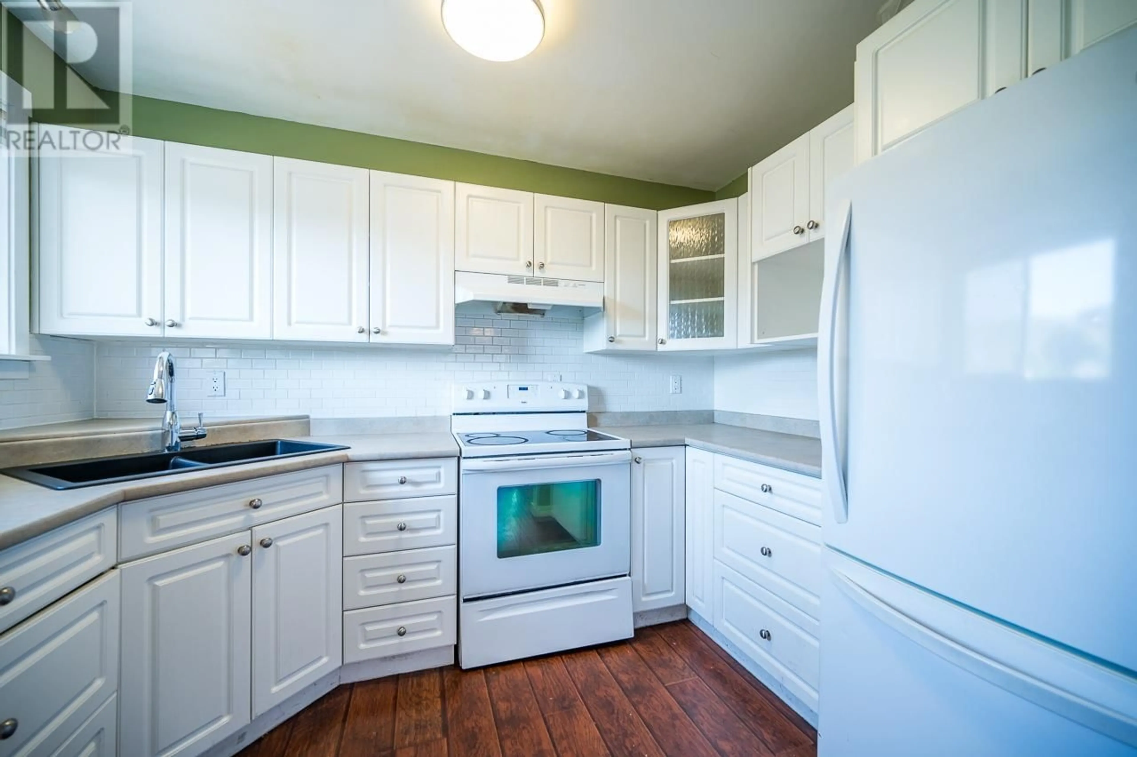 Standard kitchen for 2661 YOUNG PLACE, Kamloops British Columbia