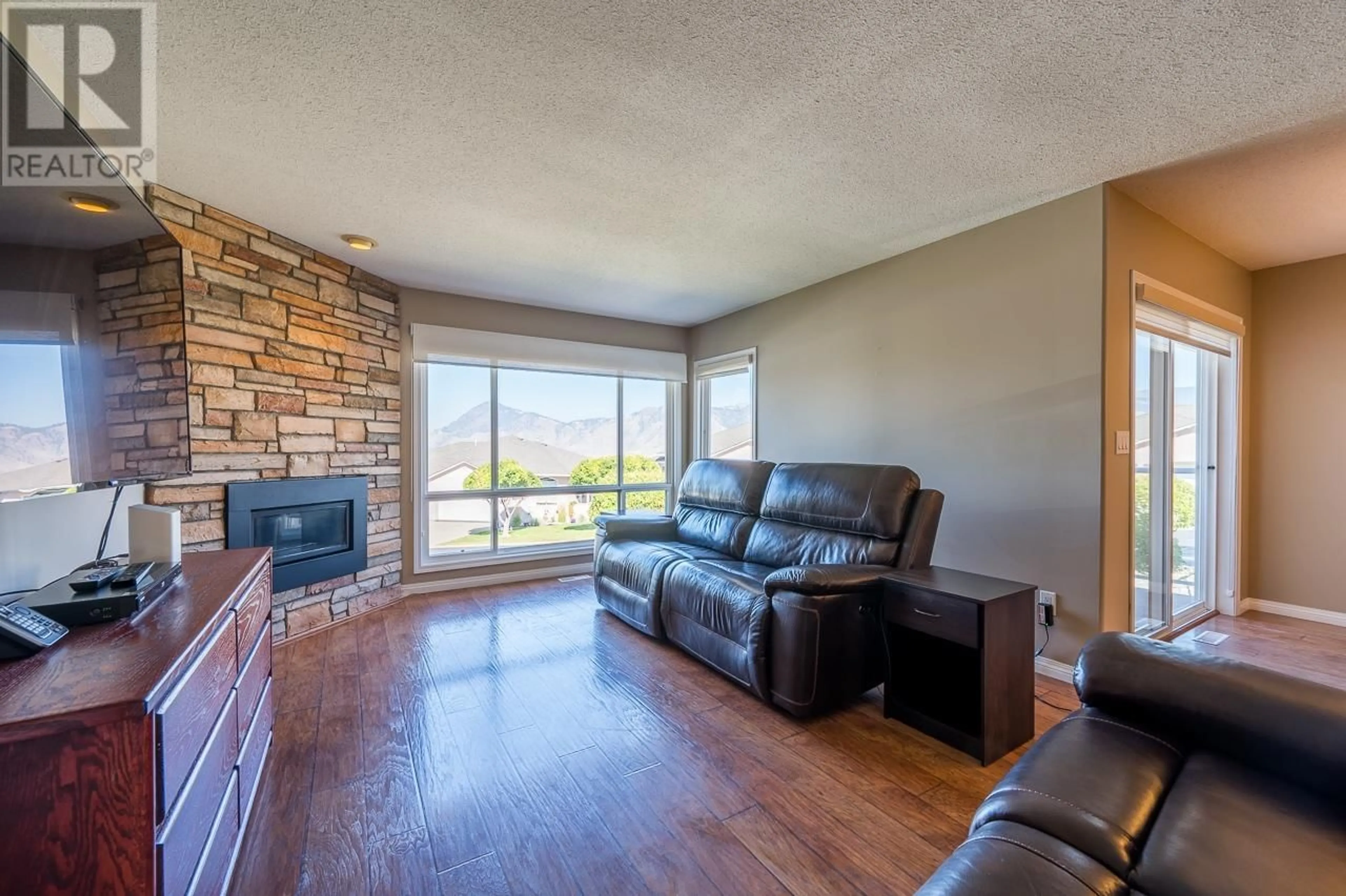 Living room, wood floors for 2630 NECHAKO Drive Unit# 9, Kamloops British Columbia V2H1T7