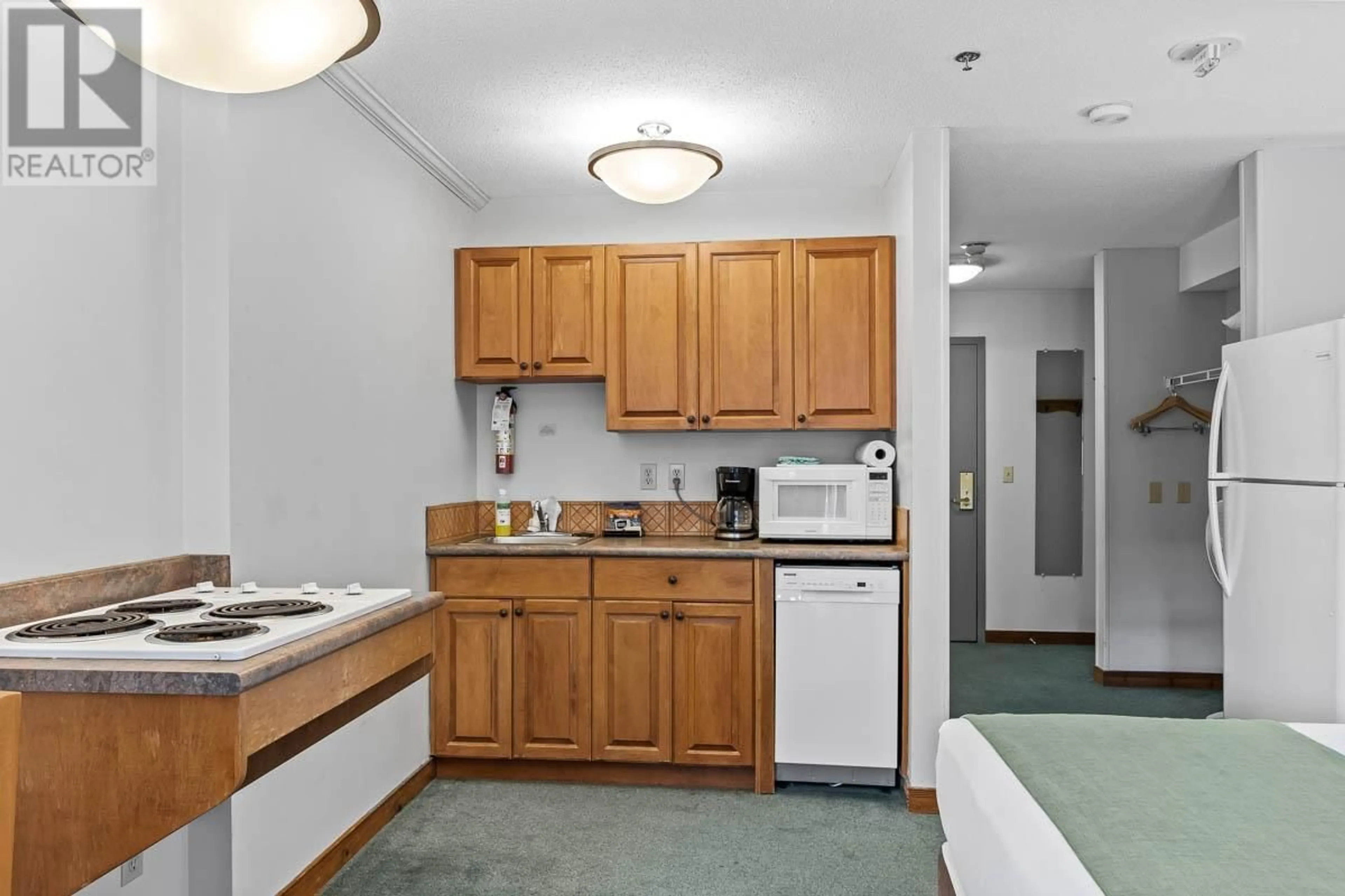 Standard kitchen, unknown floor, cottage for 3160 CREEKSIDE Way Unit# 325, Sun Peaks British Columbia V0E5N0