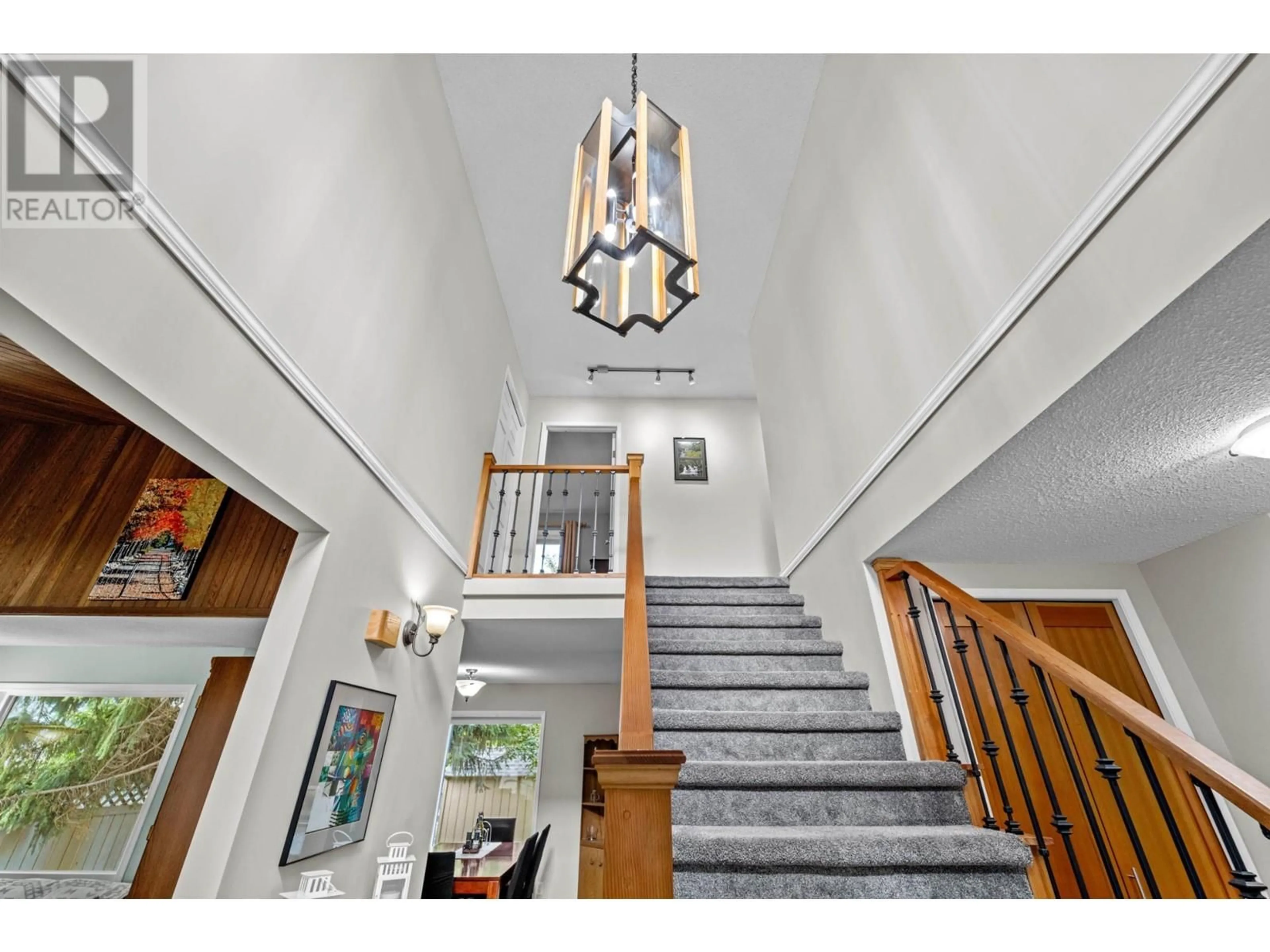 Indoor foyer for 1886 CATHEDRAL CRT, Kamloops British Columbia V2E2A7