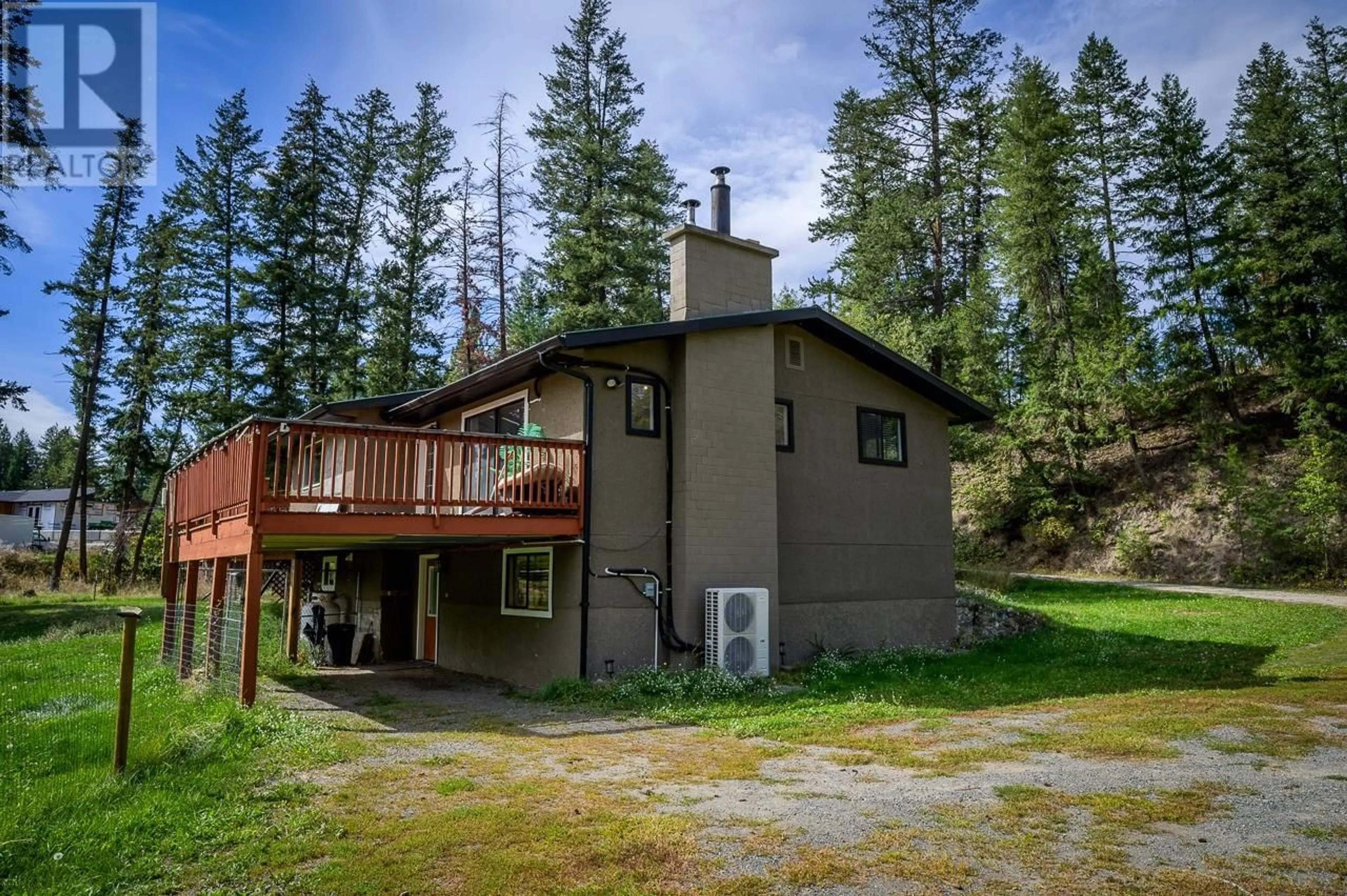 Cottage for 704 BARRIERE LAKES RD, Barriere British Columbia V0E1E0