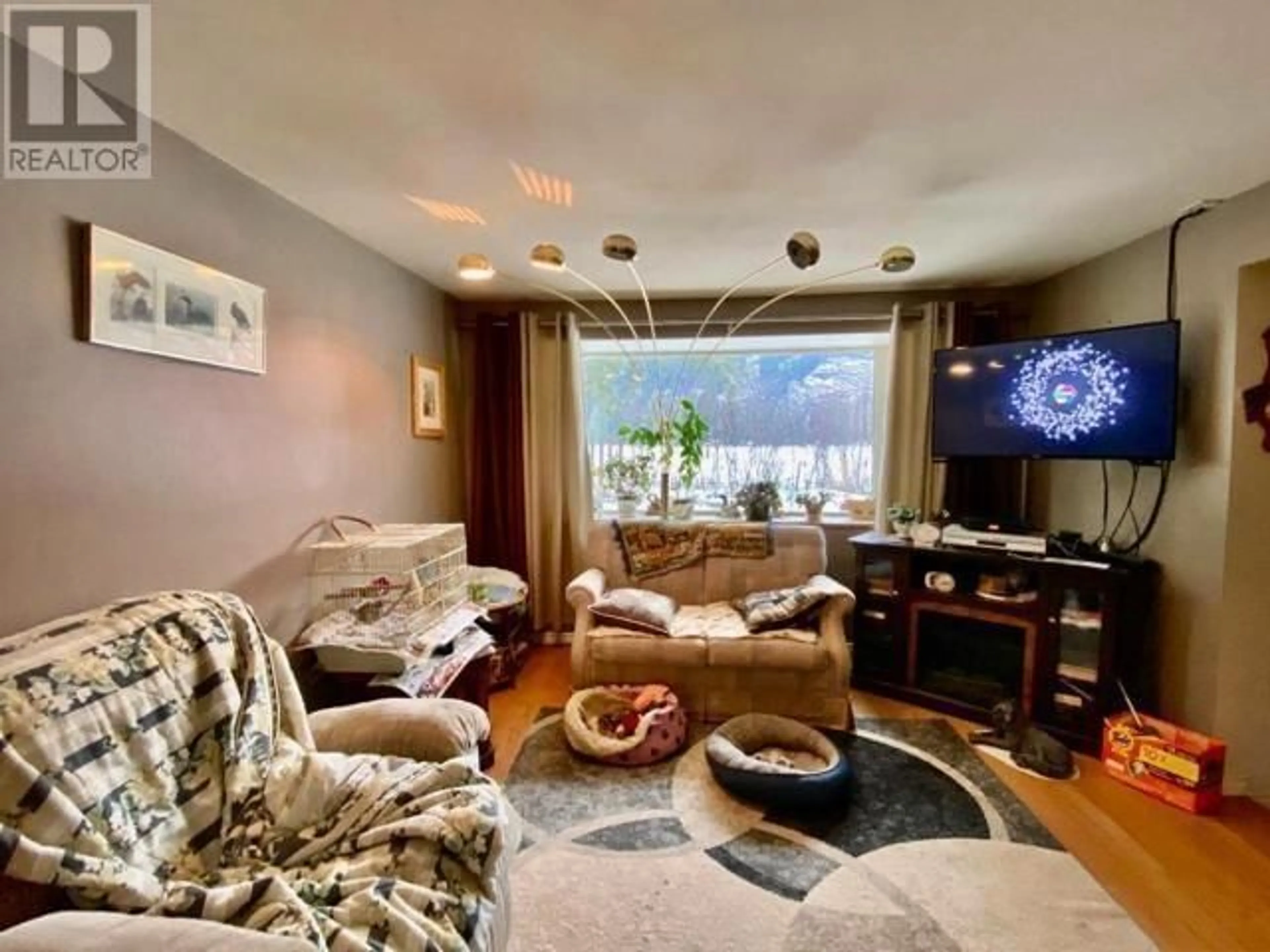 Living room, wood floors for 1275 GAGGIN Road, Clearwater British Columbia V0E1N2