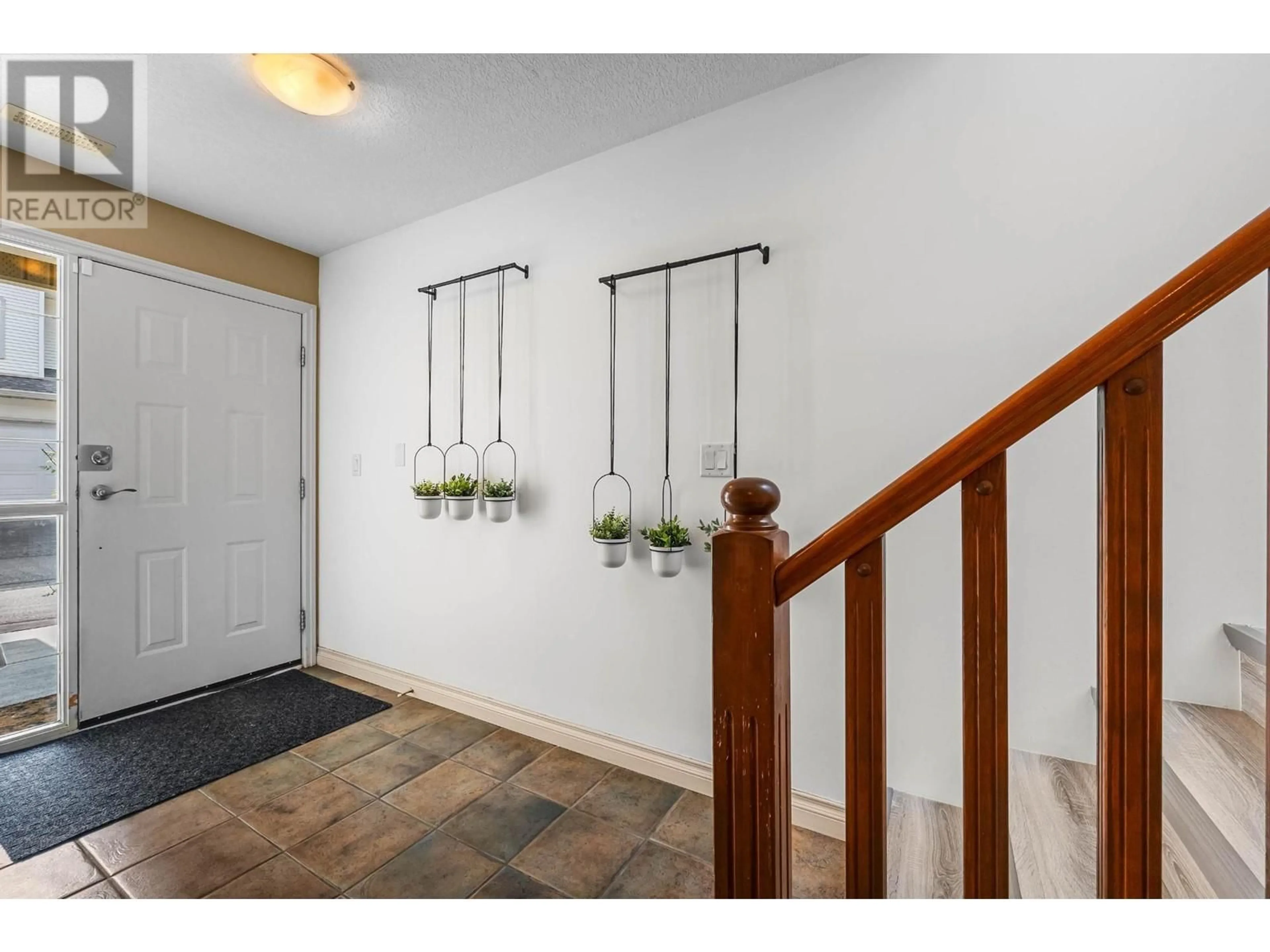 Indoor entryway, wood floors for 2210 QU'APPELLE Boulevard Unit# 23, Kamloops British Columbia V2E2S4