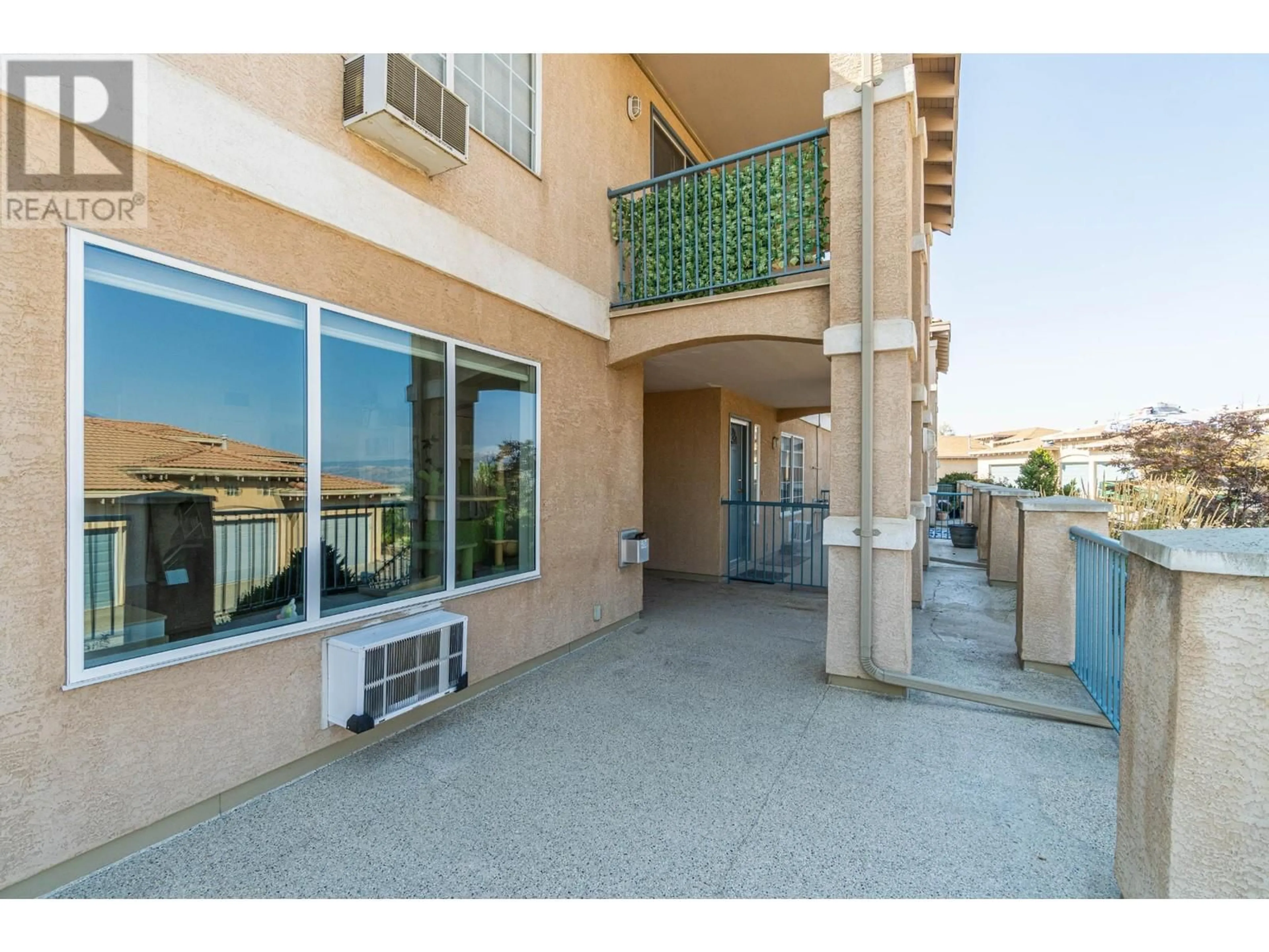 A pic from exterior of the house or condo, the front or back of building for 875 SAHALI Terrace Unit# 204, Kamloops British Columbia V2C6W8