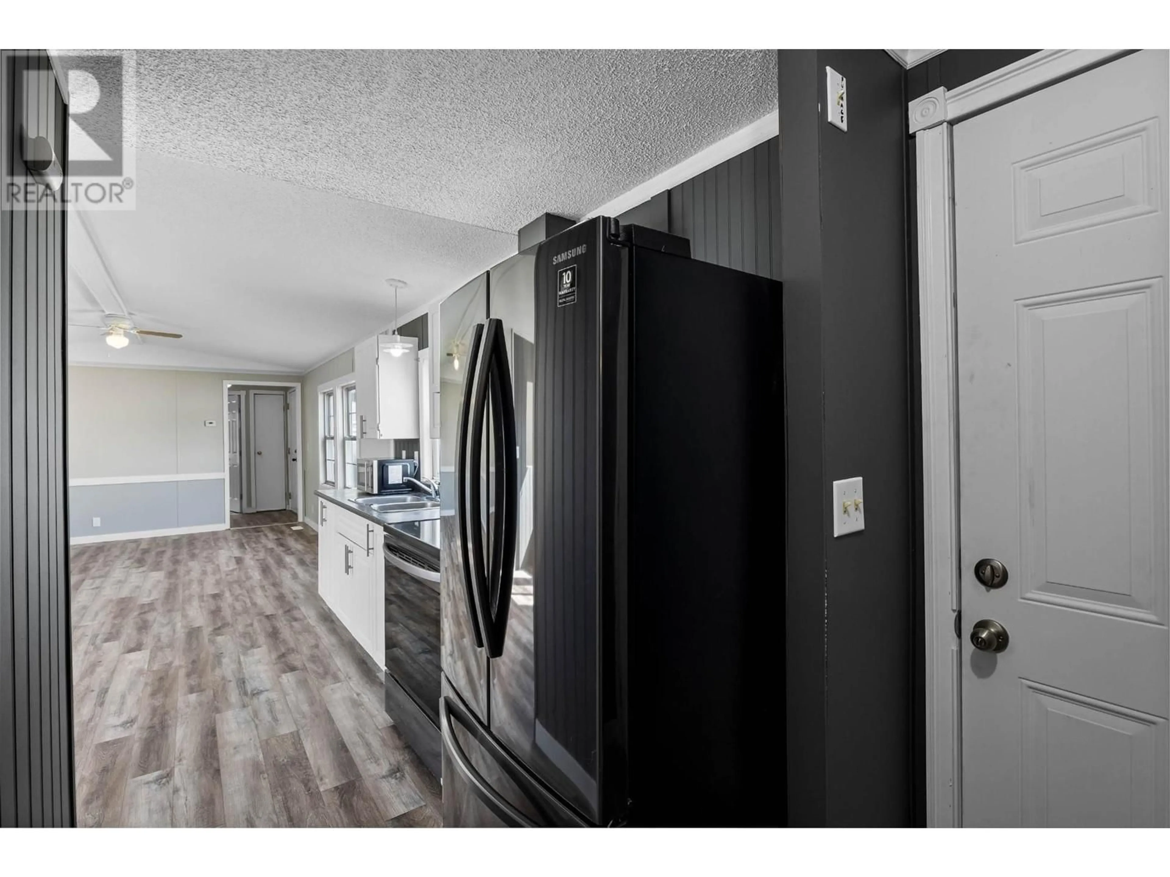 Open concept kitchen for 1401 NICOLA Avenue Unit# 8, Merritt British Columbia V1K1B8