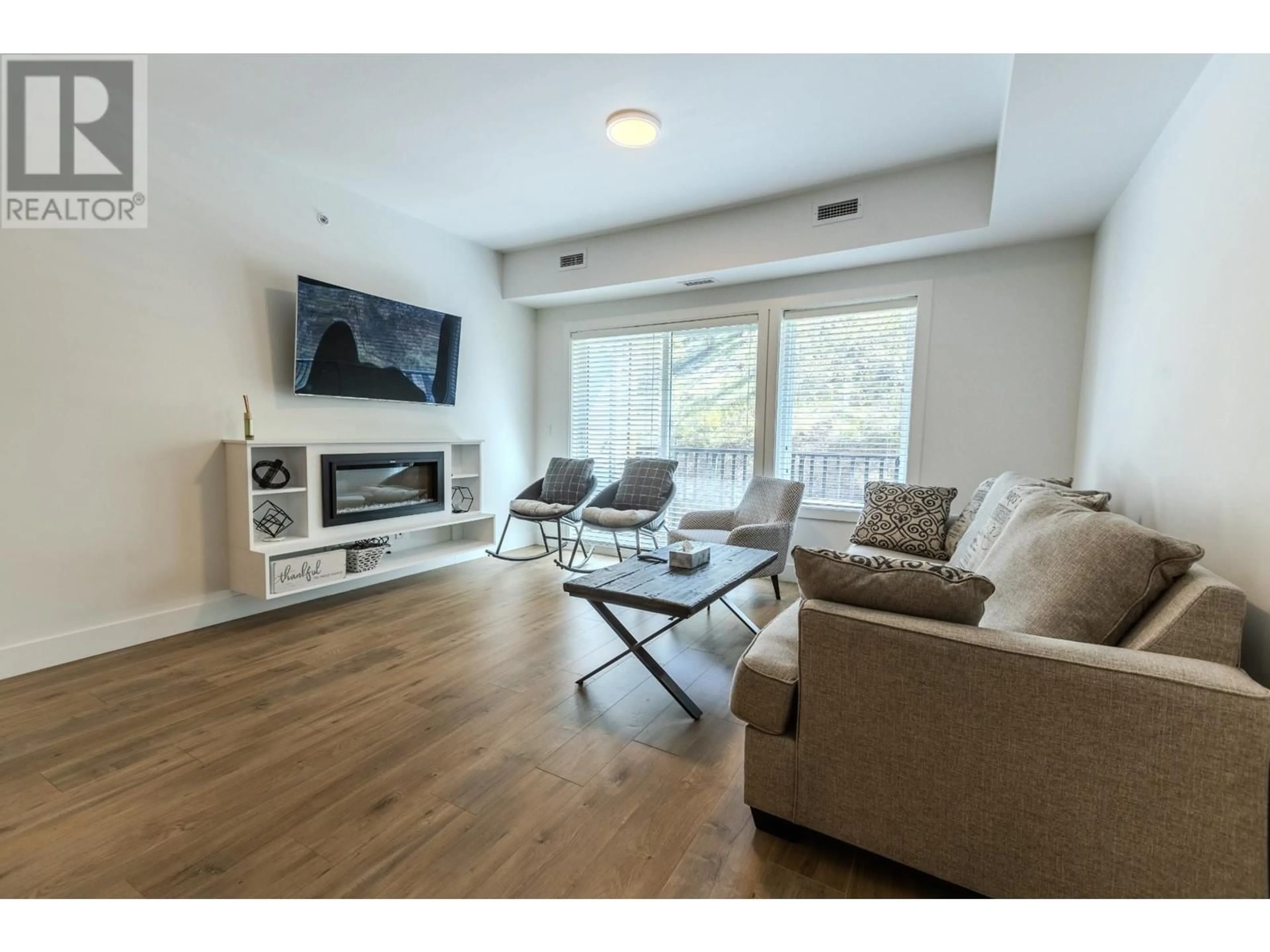 Living room, wood floors for 2046 ROBSON Place Unit# 107, Kamloops British Columbia V2E0A5