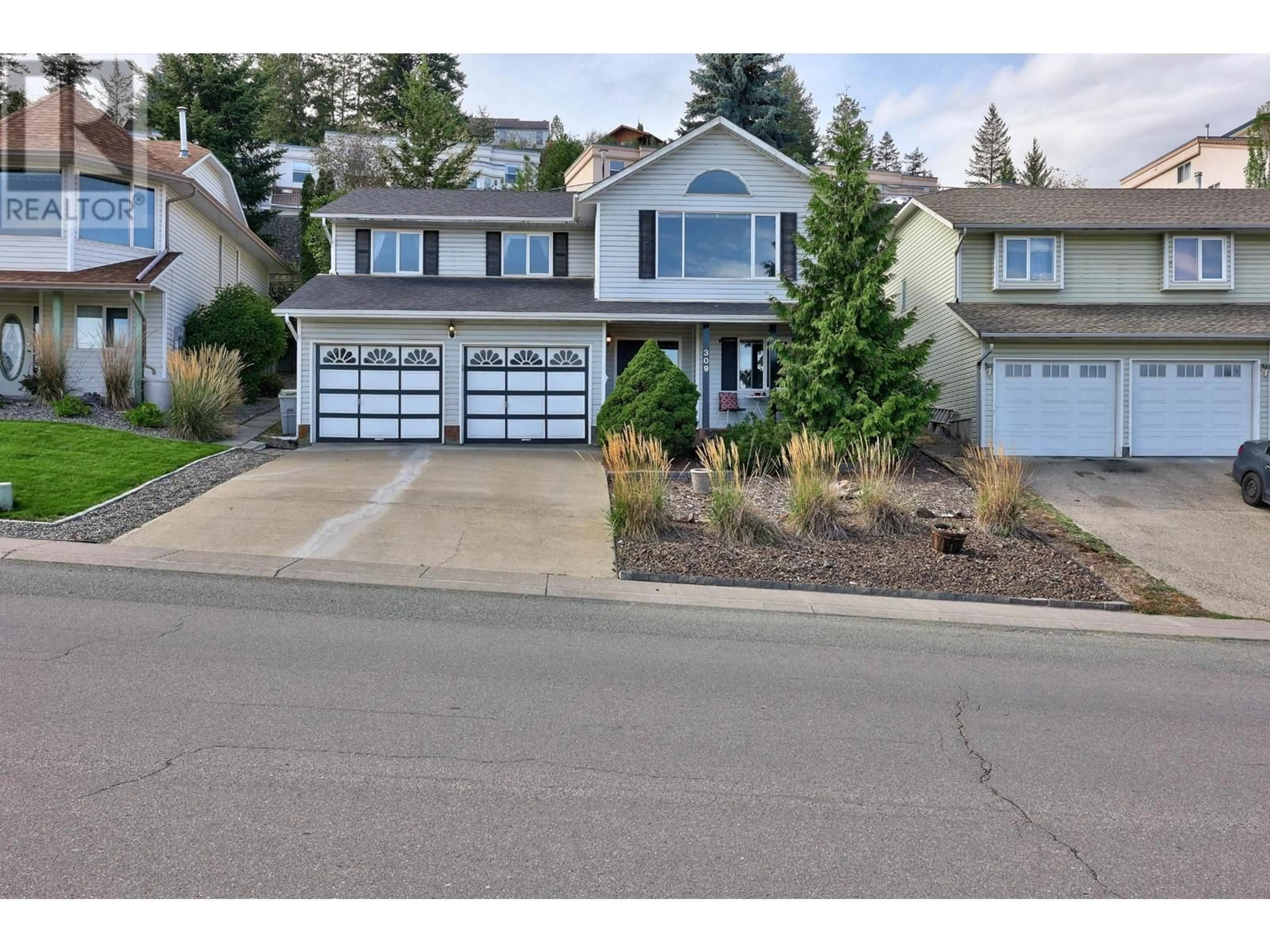 Frontside or backside of a home for 309 GLENEAGLES DRIVE, Kamloops British Columbia