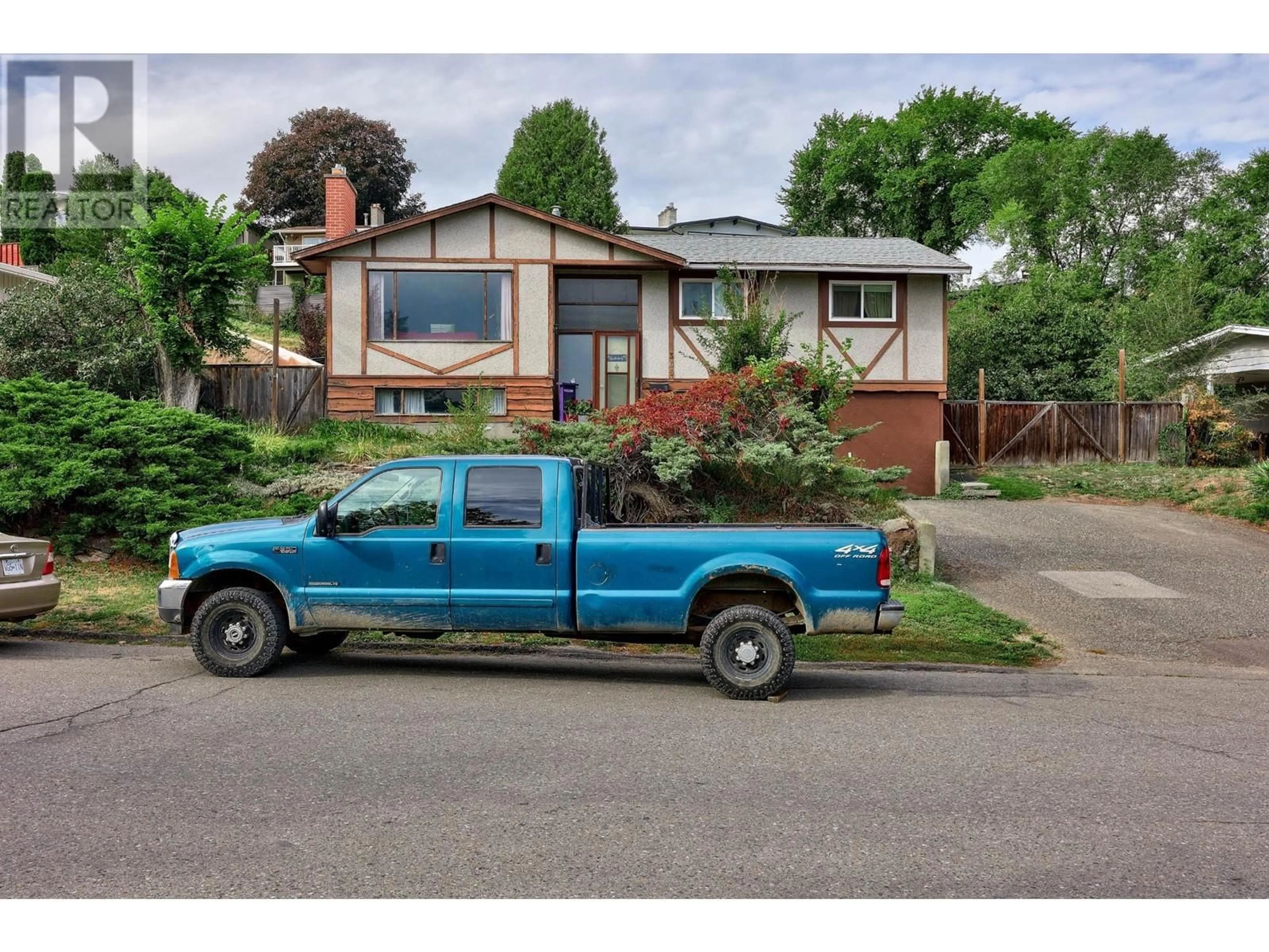 Frontside or backside of a home, the street view for 365 PEMBERTON Terrace, Kamloops British Columbia V2C1T2