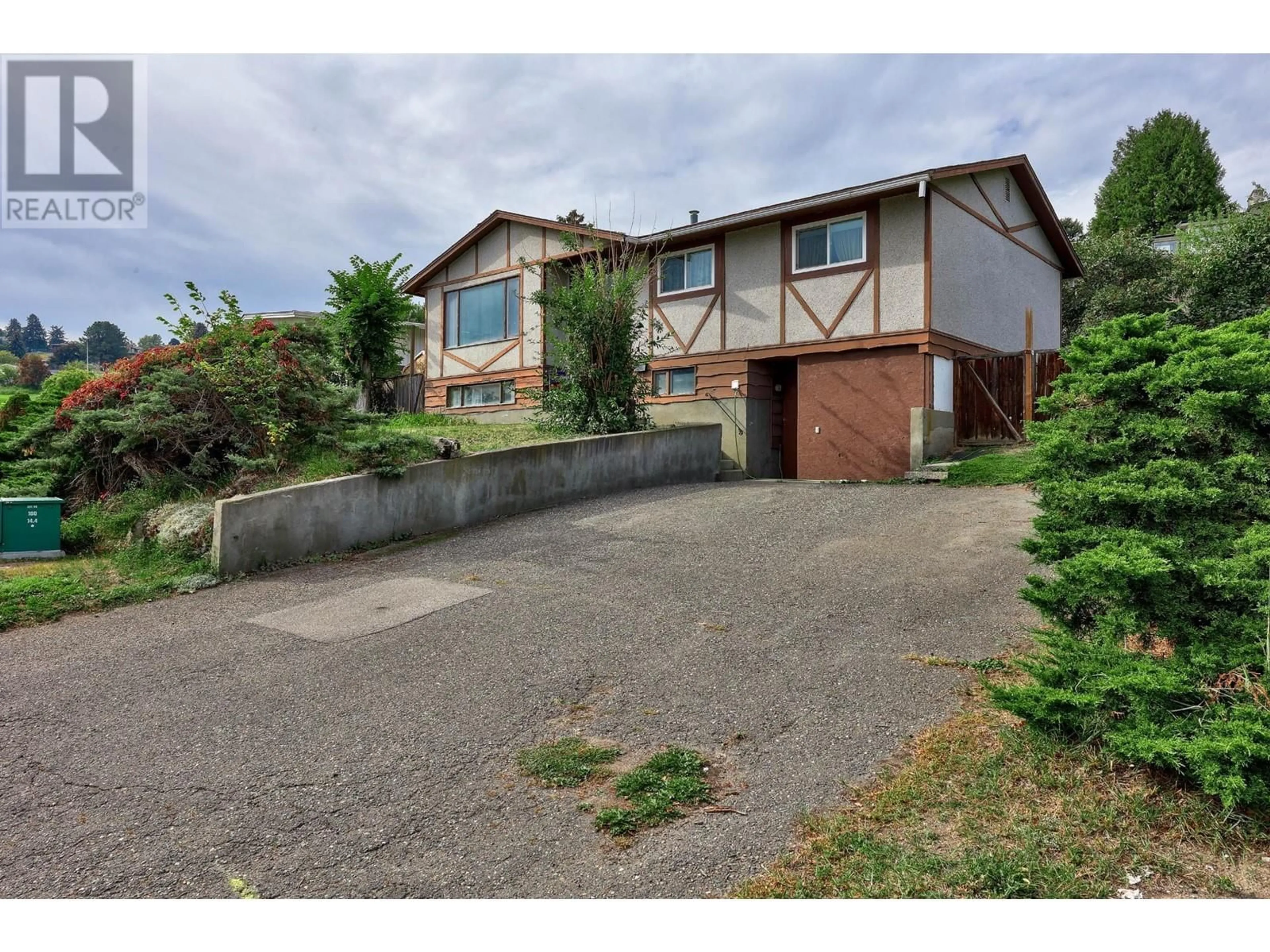 Frontside or backside of a home, the street view for 365 PEMBERTON Terrace, Kamloops British Columbia V2C1T2