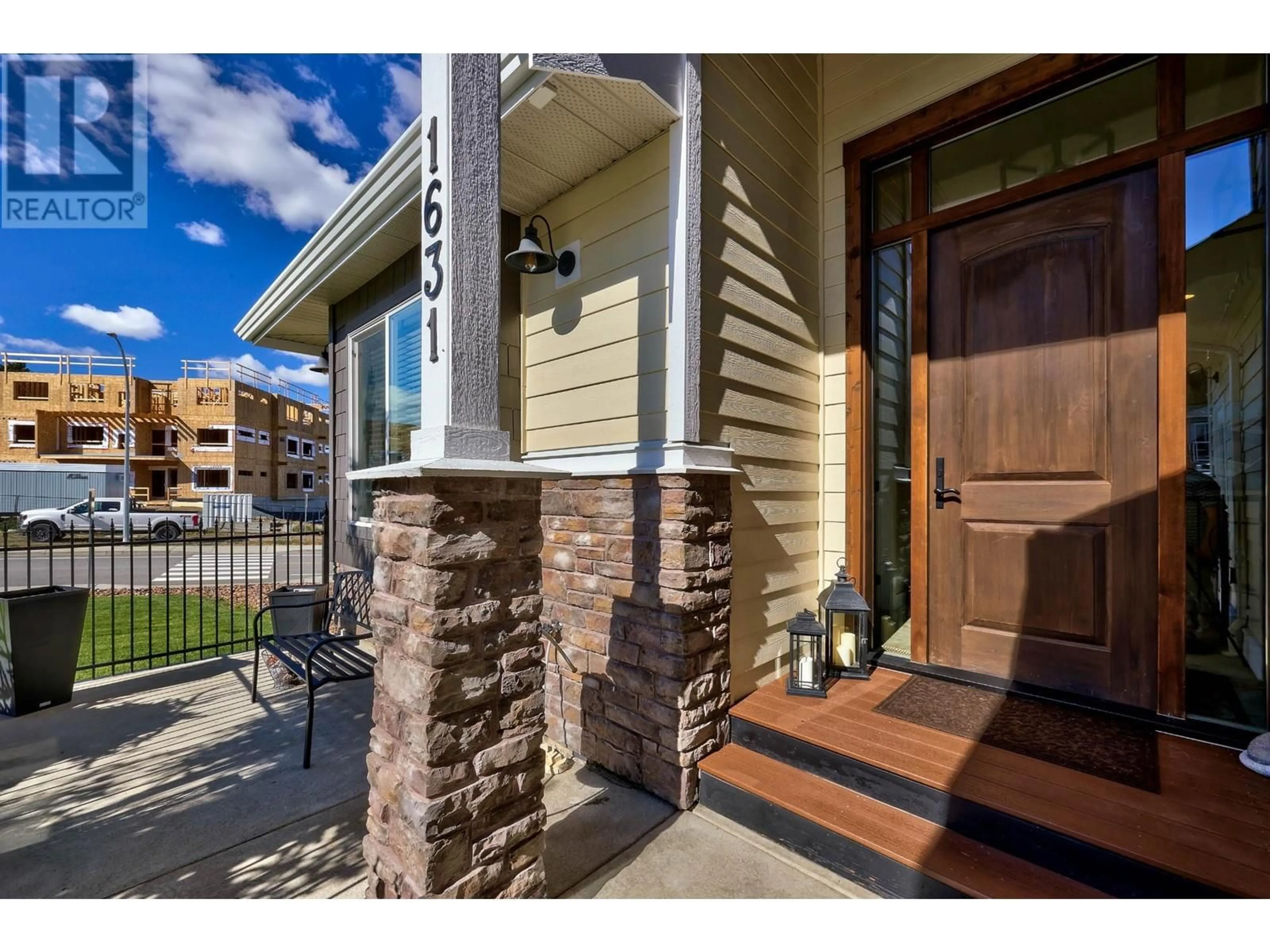 Indoor entryway for 1631 EMERALD DRIVE, Kamloops British Columbia V2E0C4