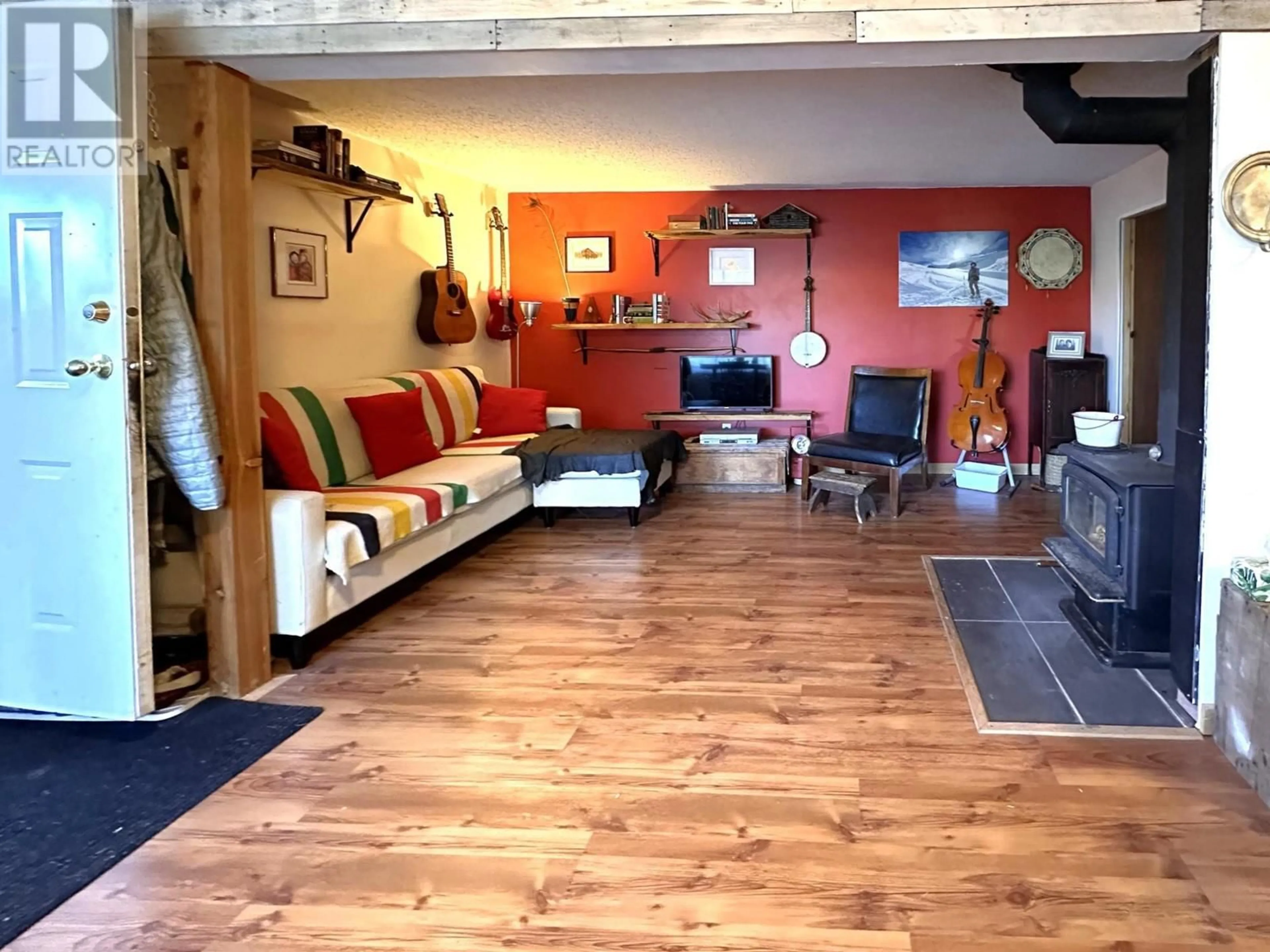 Living room with furniture, wood/laminate floor for 3380 MCGREGOR ROAD, Kamloops British Columbia V0E3E1