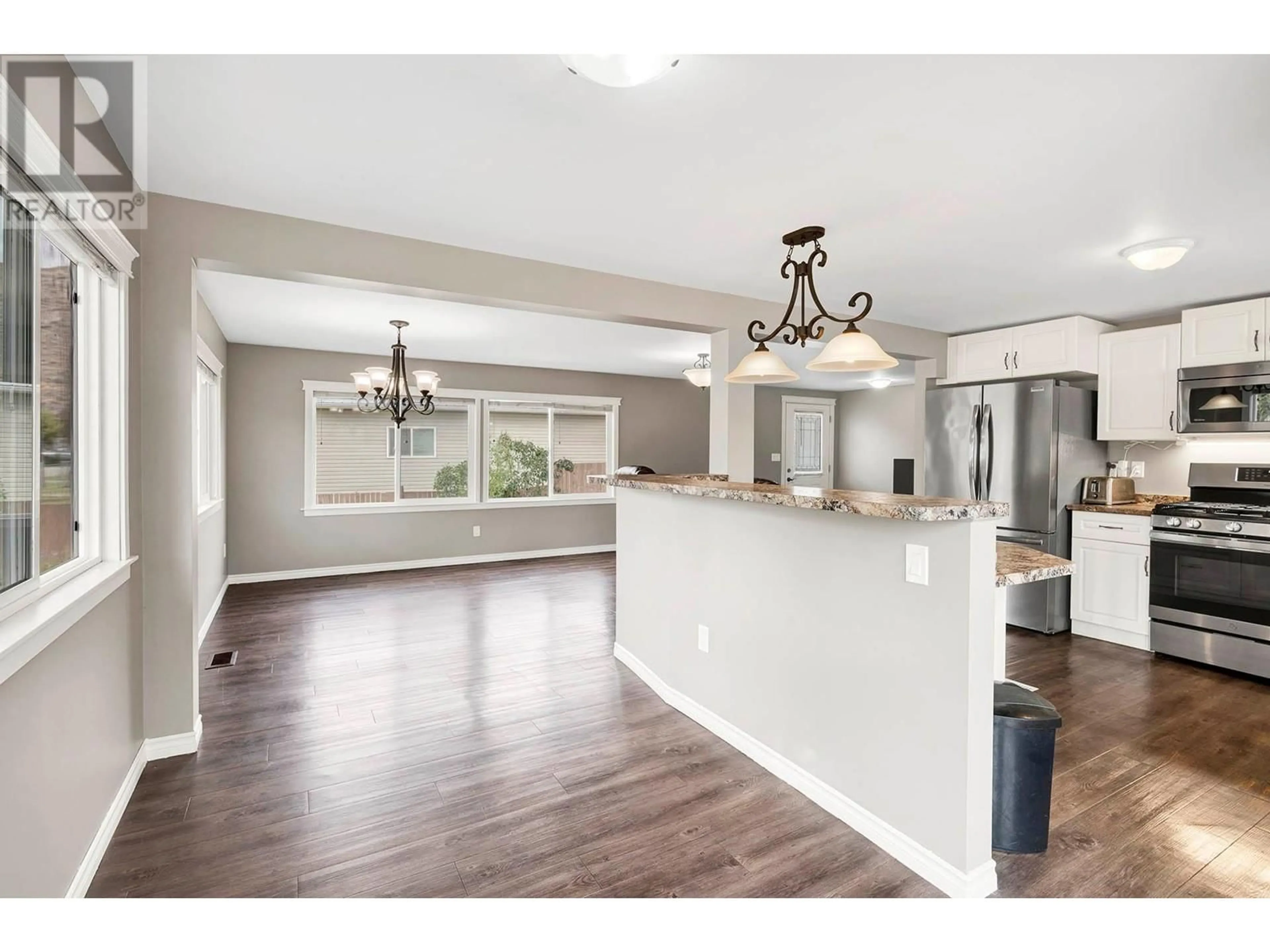 Open concept kitchen for 1316 BOSTOCK Crescent, Kamloops British Columbia V0E2P0