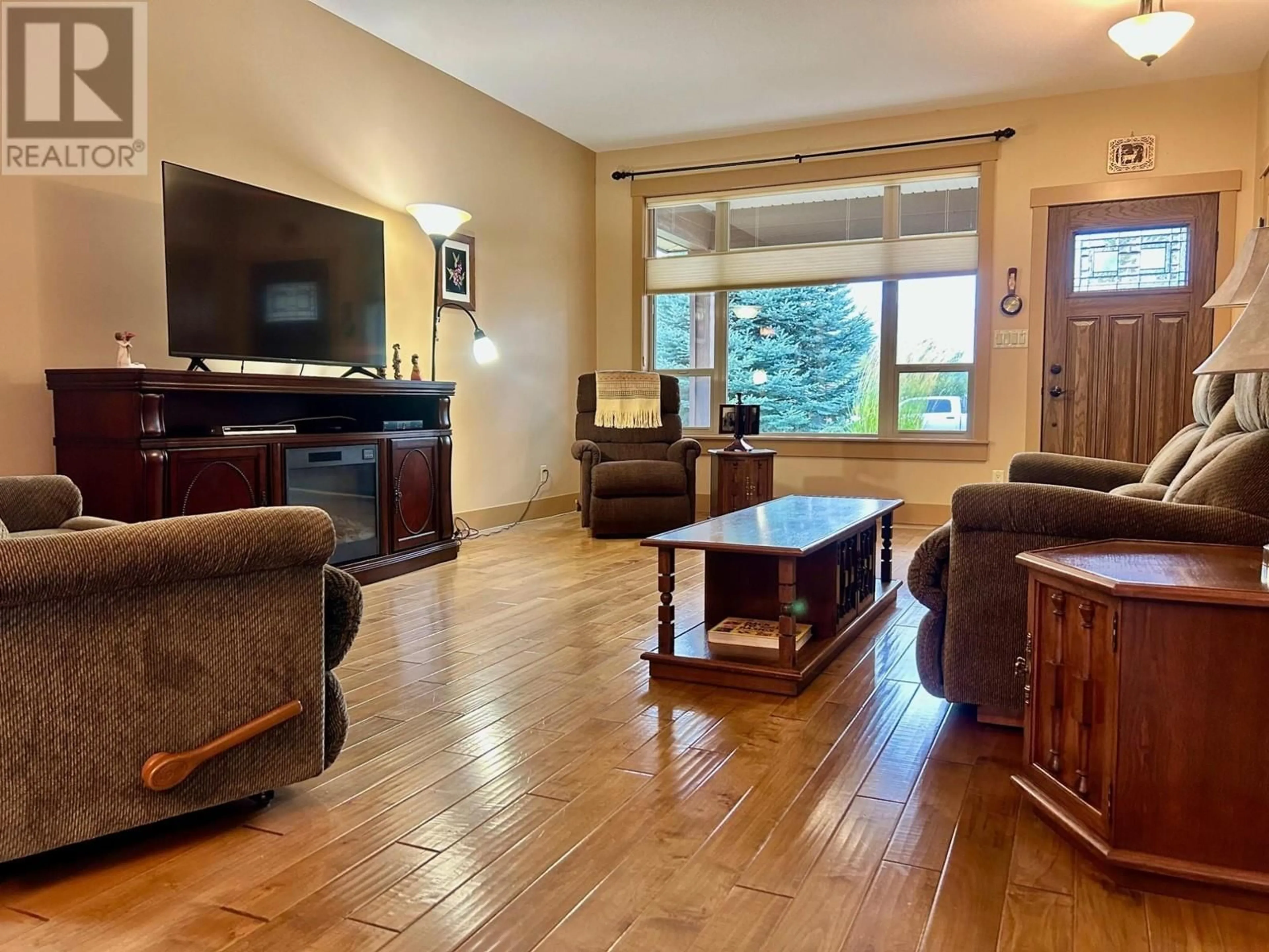 Living room, wood floors for 4764 SPRUCE Crescent, Barriere British Columbia V0E1E0