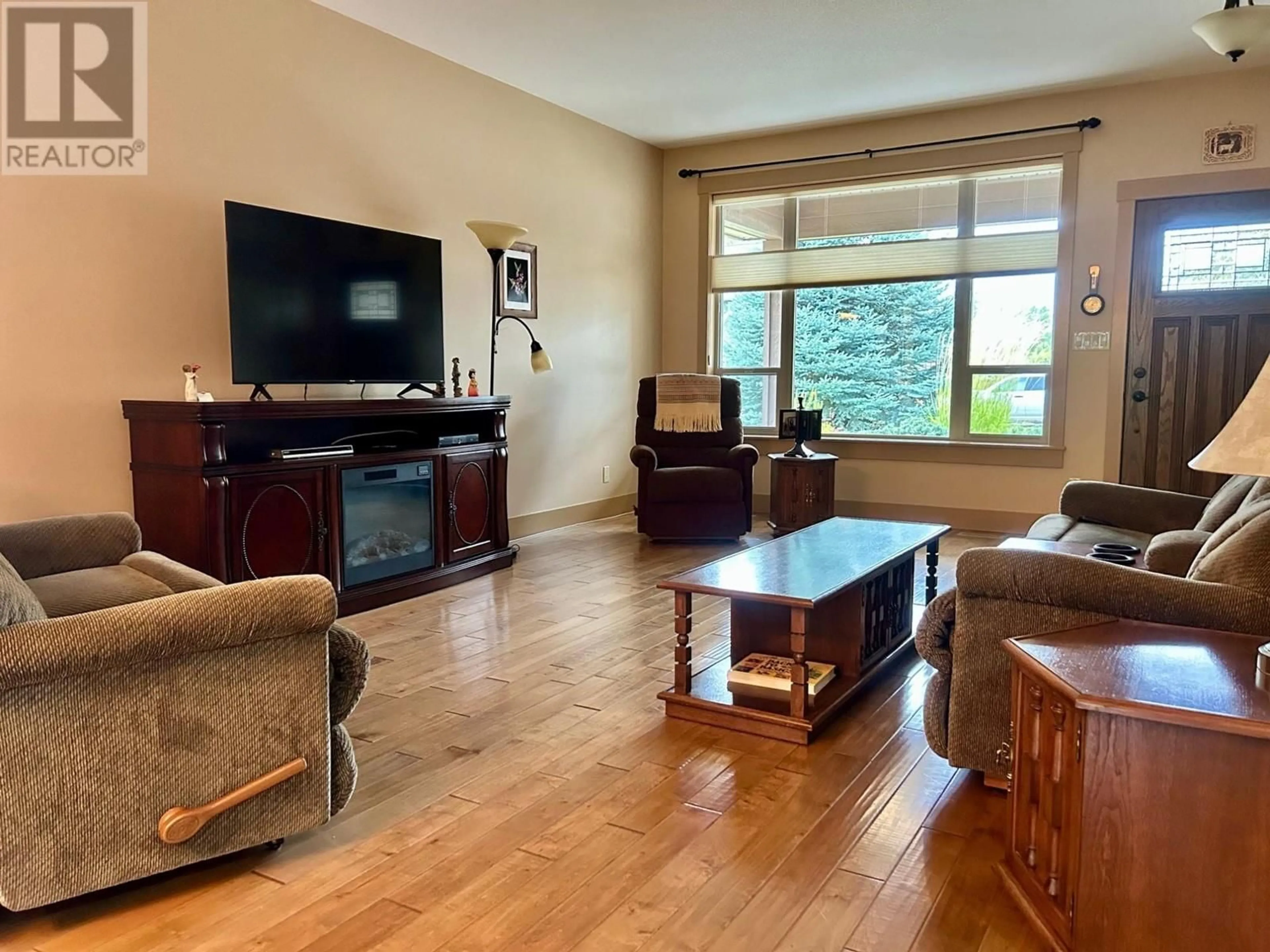 Living room, wood floors for 4764 SPRUCE Crescent, Barriere British Columbia V0E1E0