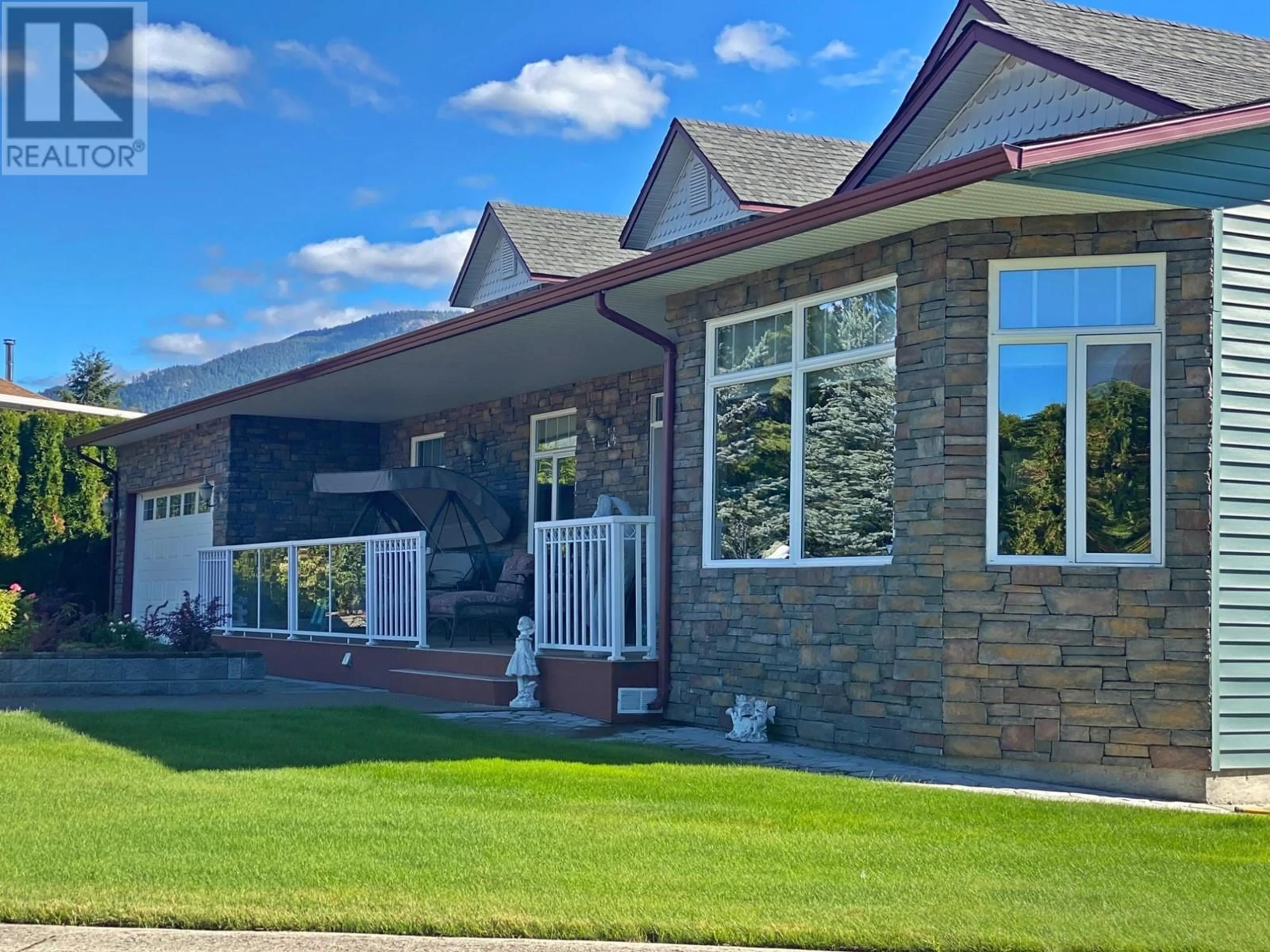 Frontside or backside of a home, the front or back of building for 340 ORIOLE Way, Barriere British Columbia V0E1E0