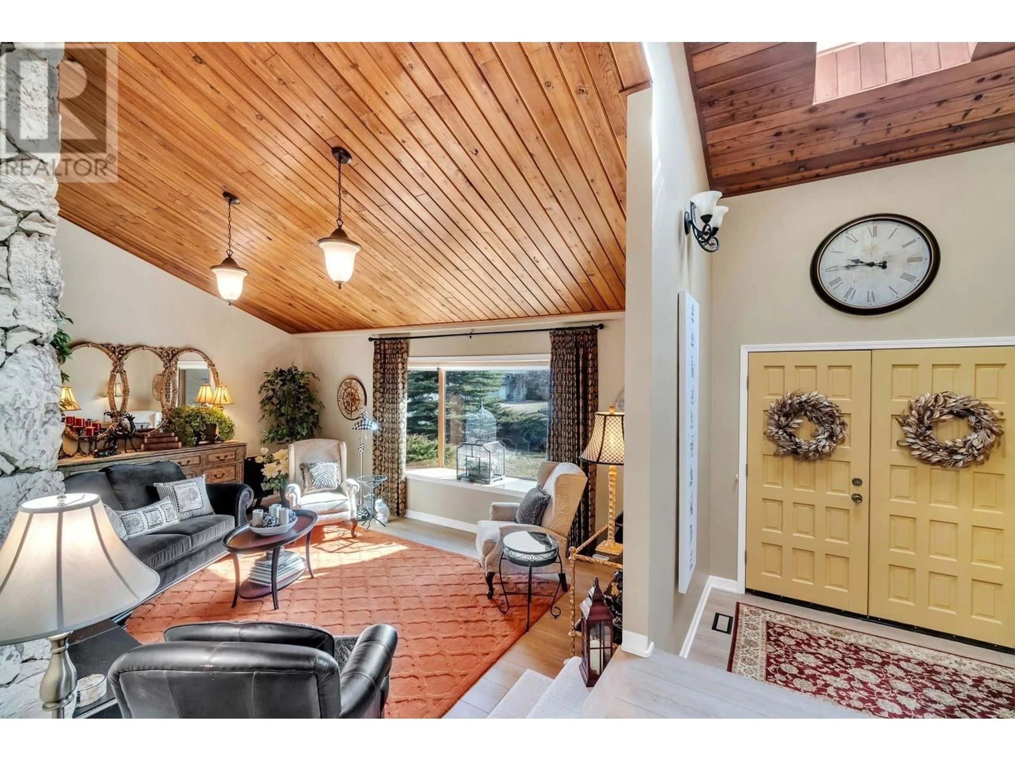 Indoor entryway, wood floors for 2463 IRVINE Avenue, Merritt British Columbia V1K4H4