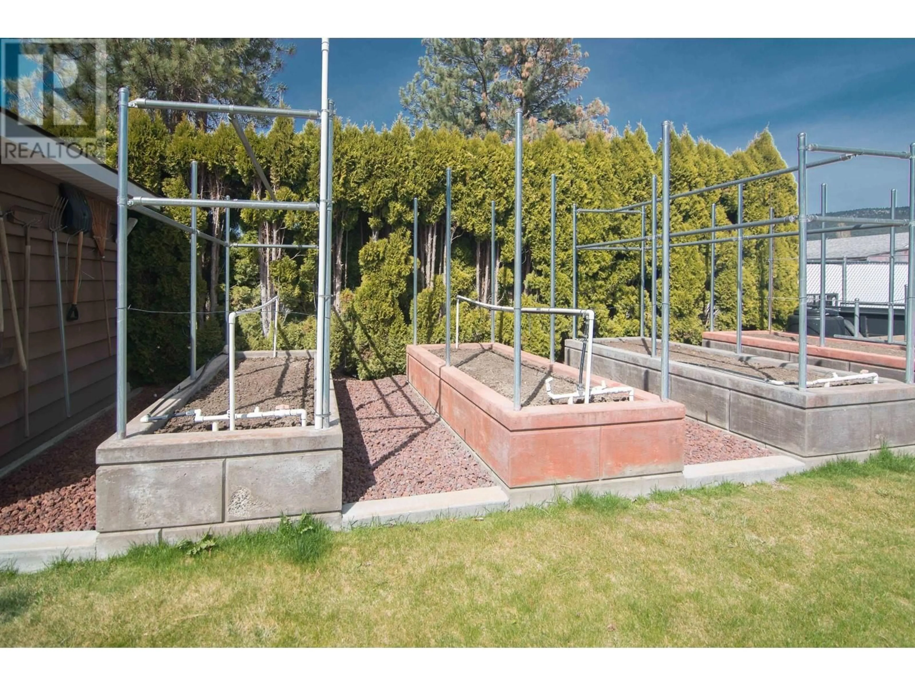 Patio, unknown for 441 BAILEY AVENUE, Merritt British Columbia V1K1B8
